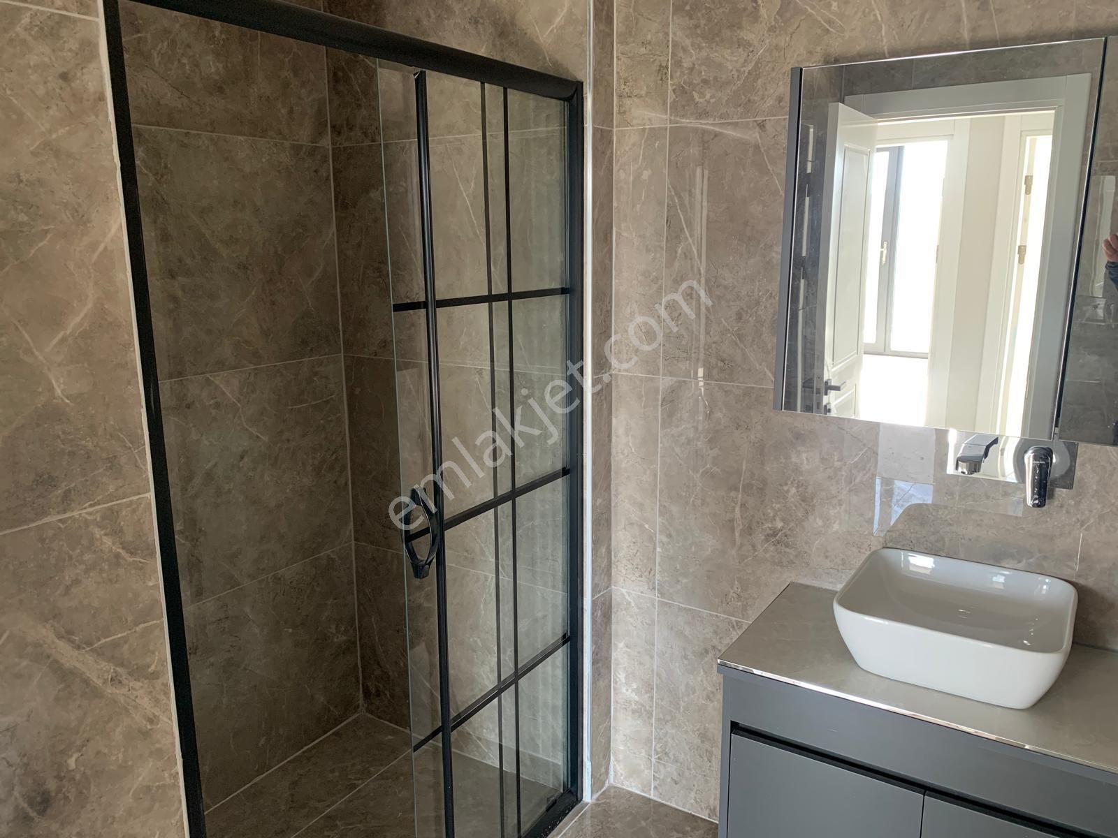 Kent Meydanı Sitede Havuzlu,kapalı Otoparklı Bahçeli 3+1-170m2