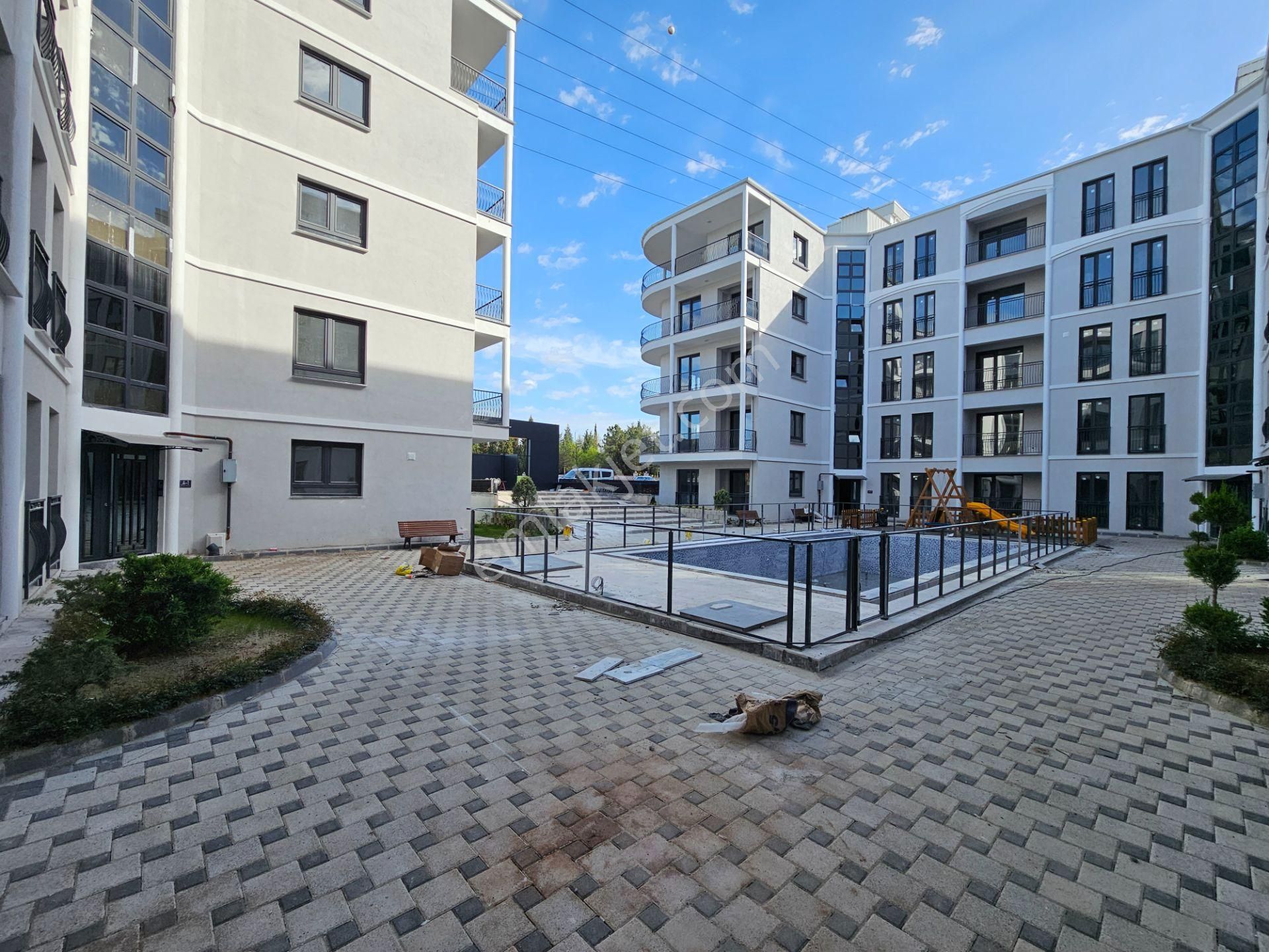 Kentmeydanı Güvenlikli Sitede Önüaçık Otoparklı 3+1 Çatı Dubleks - Görsel 8