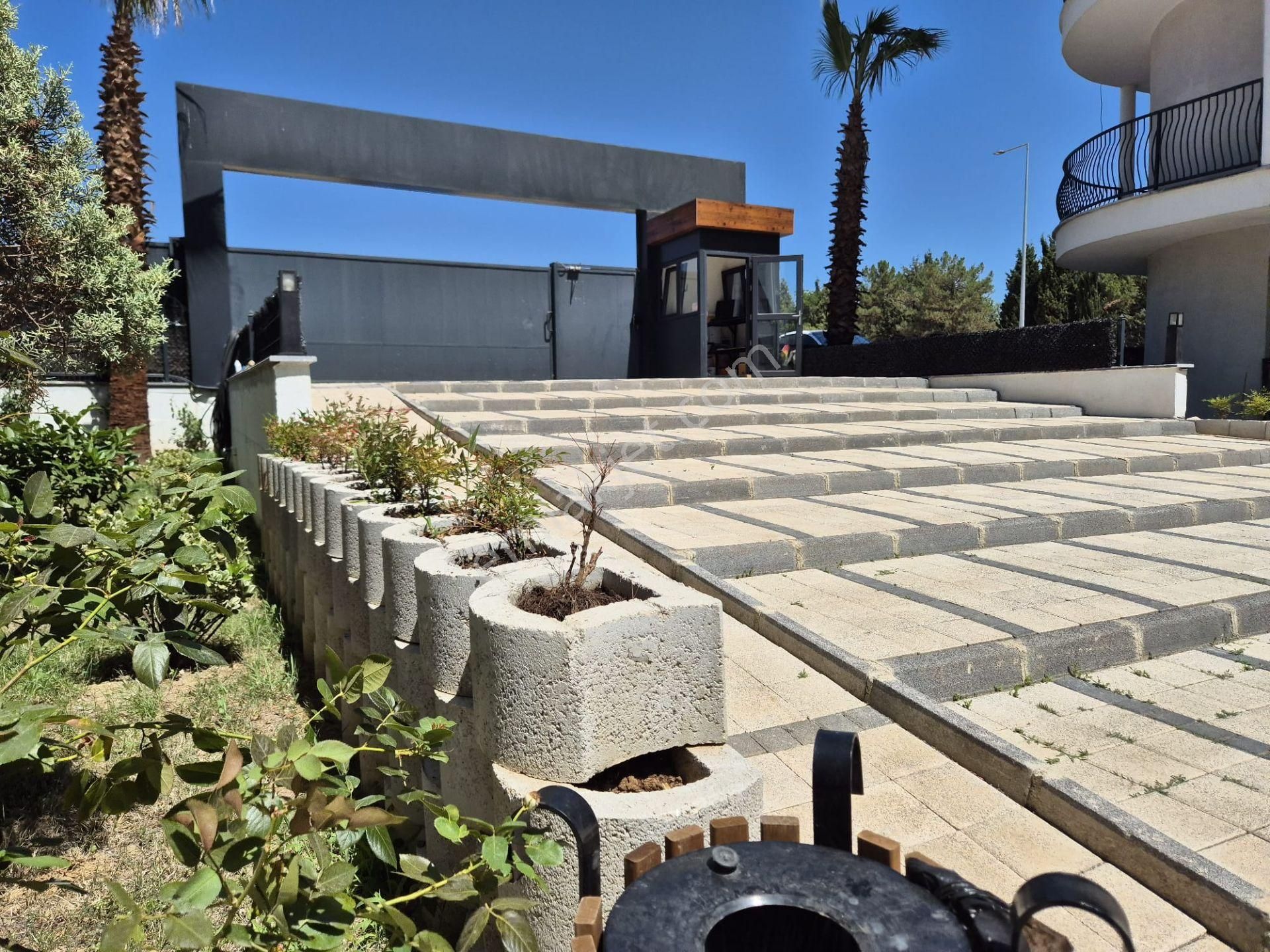 Kentmeydanı Güvenlikli Sitede Önüaçık Otoparklı 3+1 Çatı Dubleks - Görsel 17