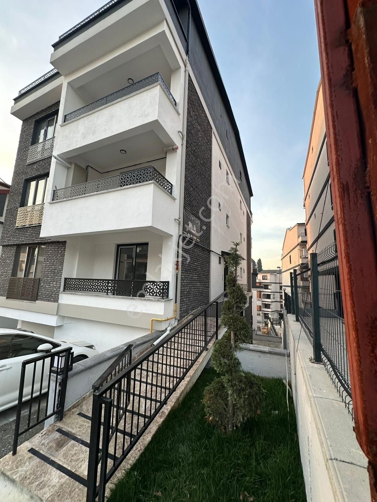 Bağçeşmede Site İçerisinde 165 M2 4+1 Sıfır Bahçe Dubleks