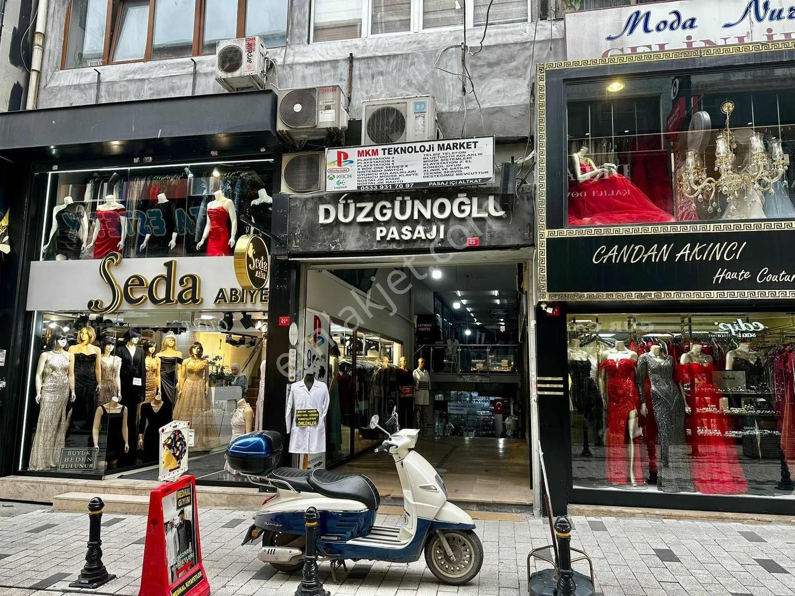 Eşyalı Bakırköy De Avm Lere Yakın Asansörlü 36m2 Klimalı Ofis