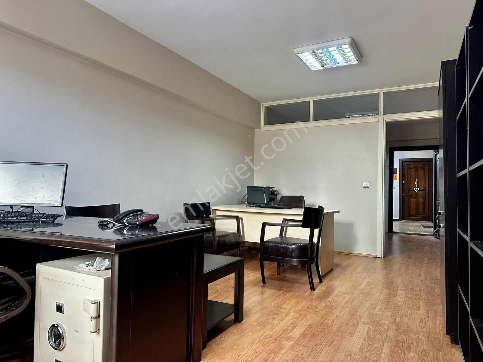 Eşyalı Bakırköy De Avm Lere Yakın Asansörlü 36m2 Klimalı Ofis - Görsel 3