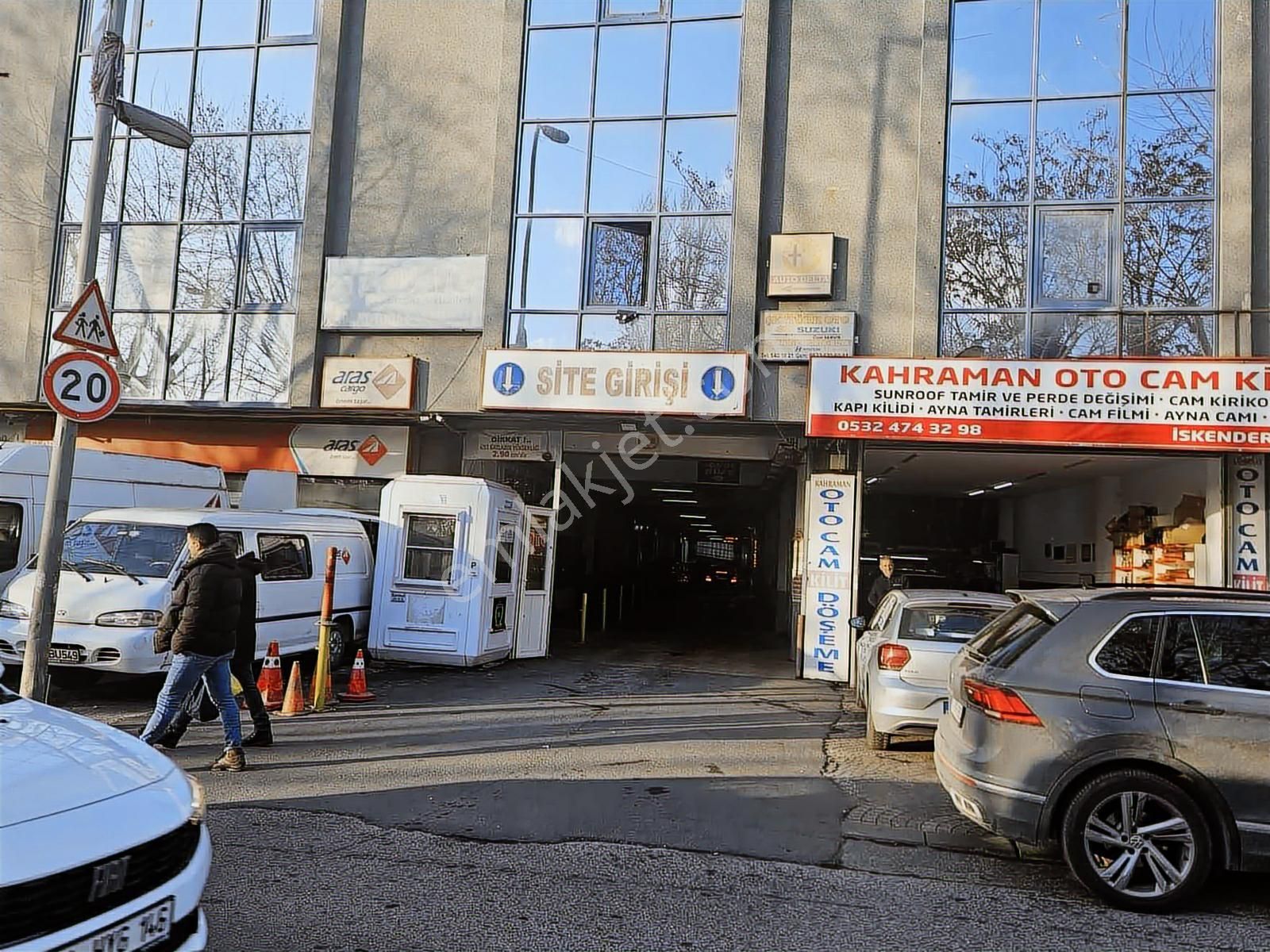 Sefaköy Beşyol Pakten Mutlu San Sit. 30 M2 Lik Kiralık Dükkan