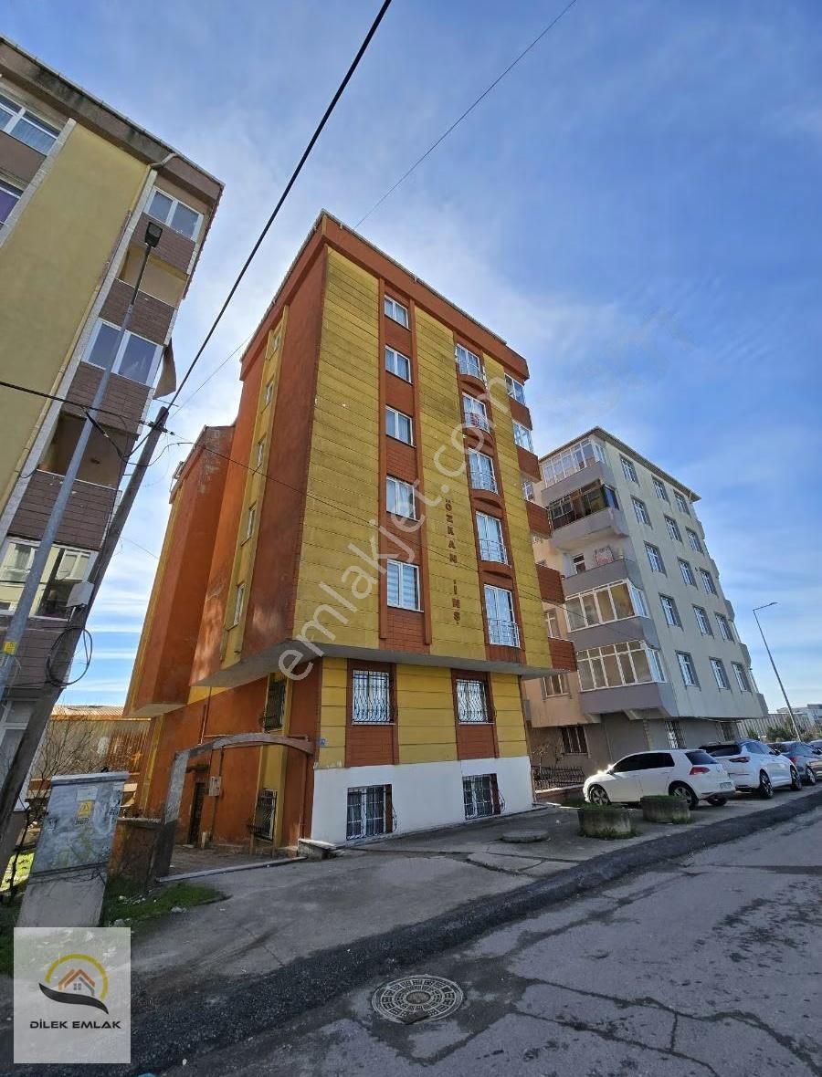 Çerkezköy'de Merkezi Konumda Ara Kat Ön Cephe 2+1 Satılık Daire - Görsel 2