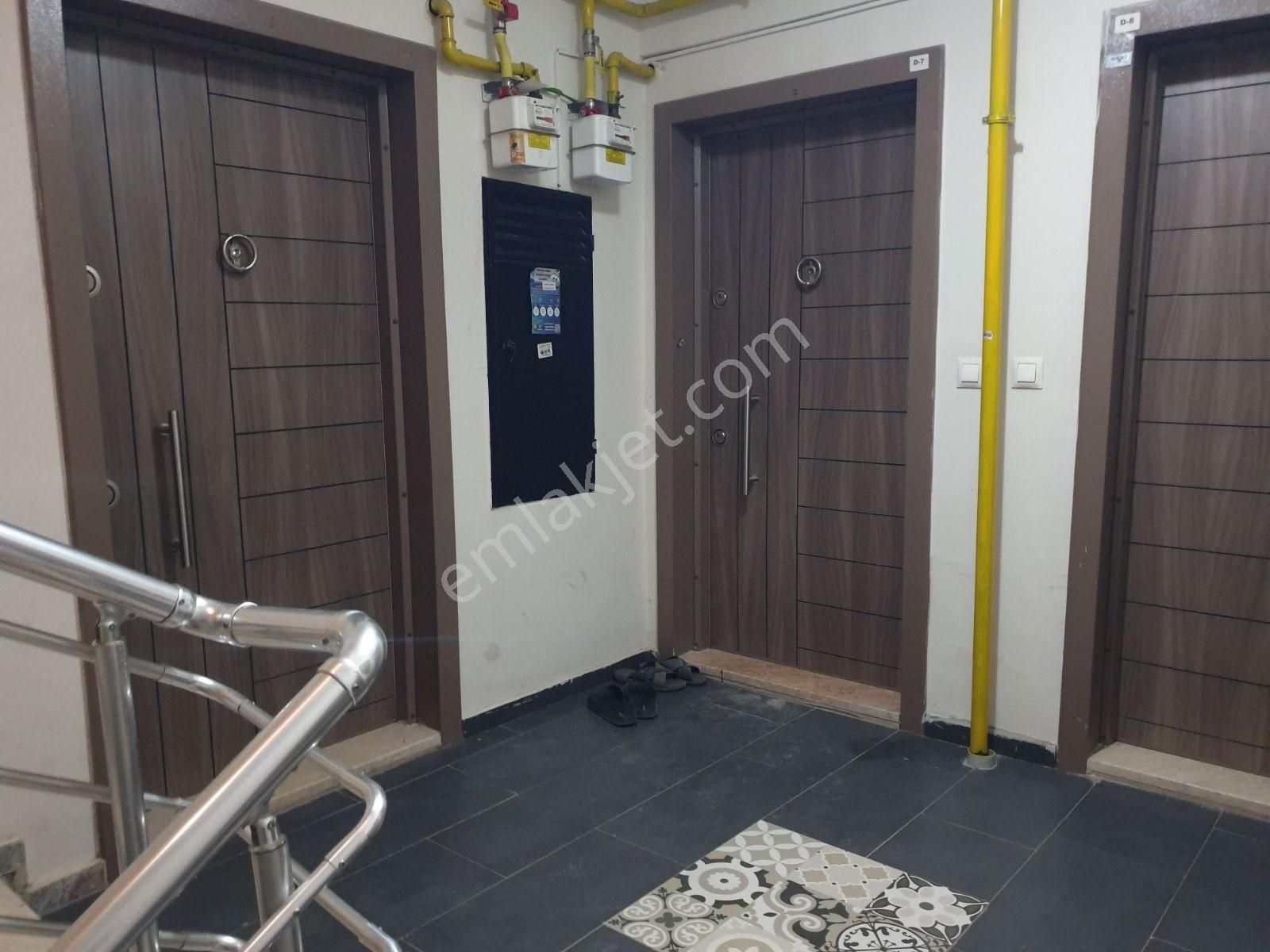 Anadolu Üni İçem Kapısı Yanı Ayrı Mutfak Geniş Kiralık 1+1 Daire