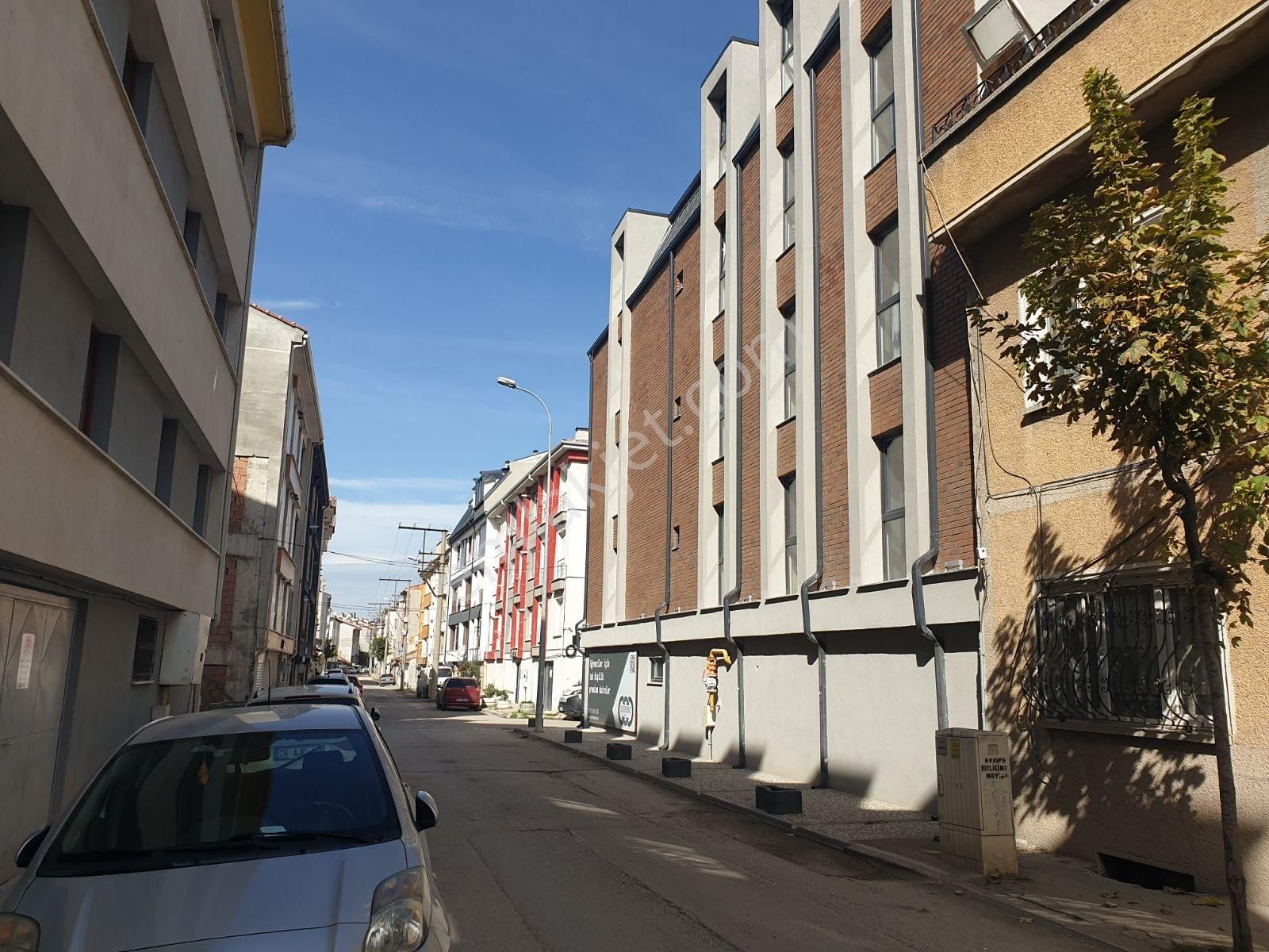 Anadolu Üni İçem Kapısı Yanı Ayrı Mutfak Geniş Kiralık 1+1 Daire - Görsel 7