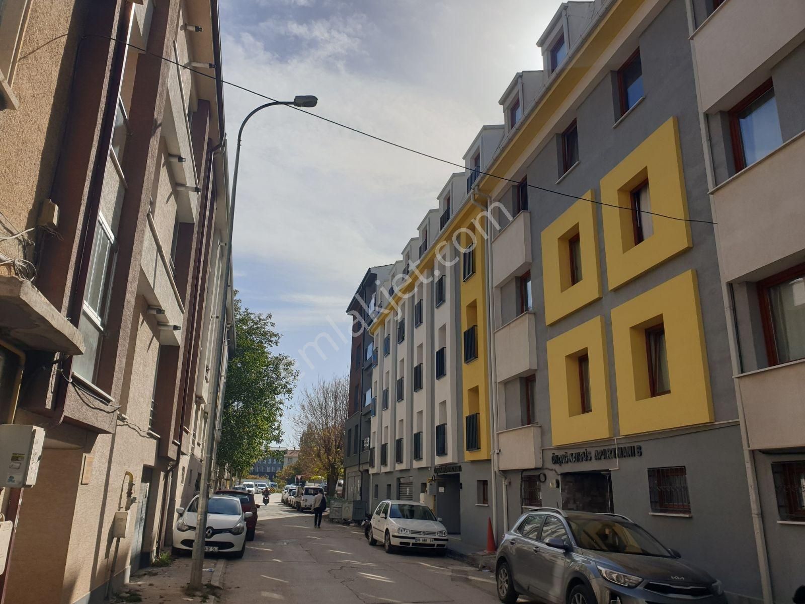 Anadolu Üni İçem Kapısı Yanı Ayrı Mutfak Geniş Kiralık 1+1 Daire - Görsel 22