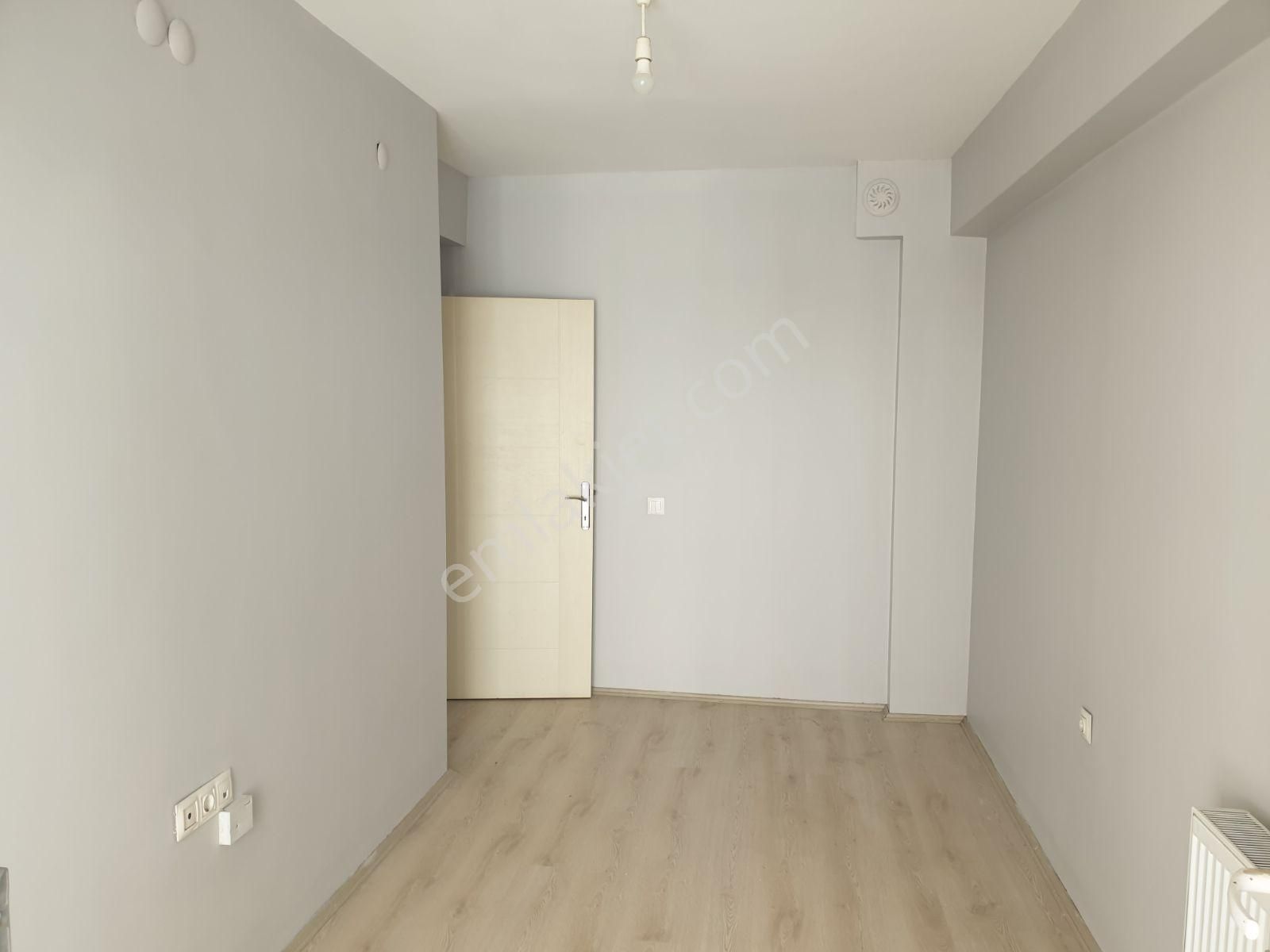Anadolu Üni İçem Kapısı Yanı Ayrı Mutfak Geniş Kiralık 1+1 Daire - Görsel 23
