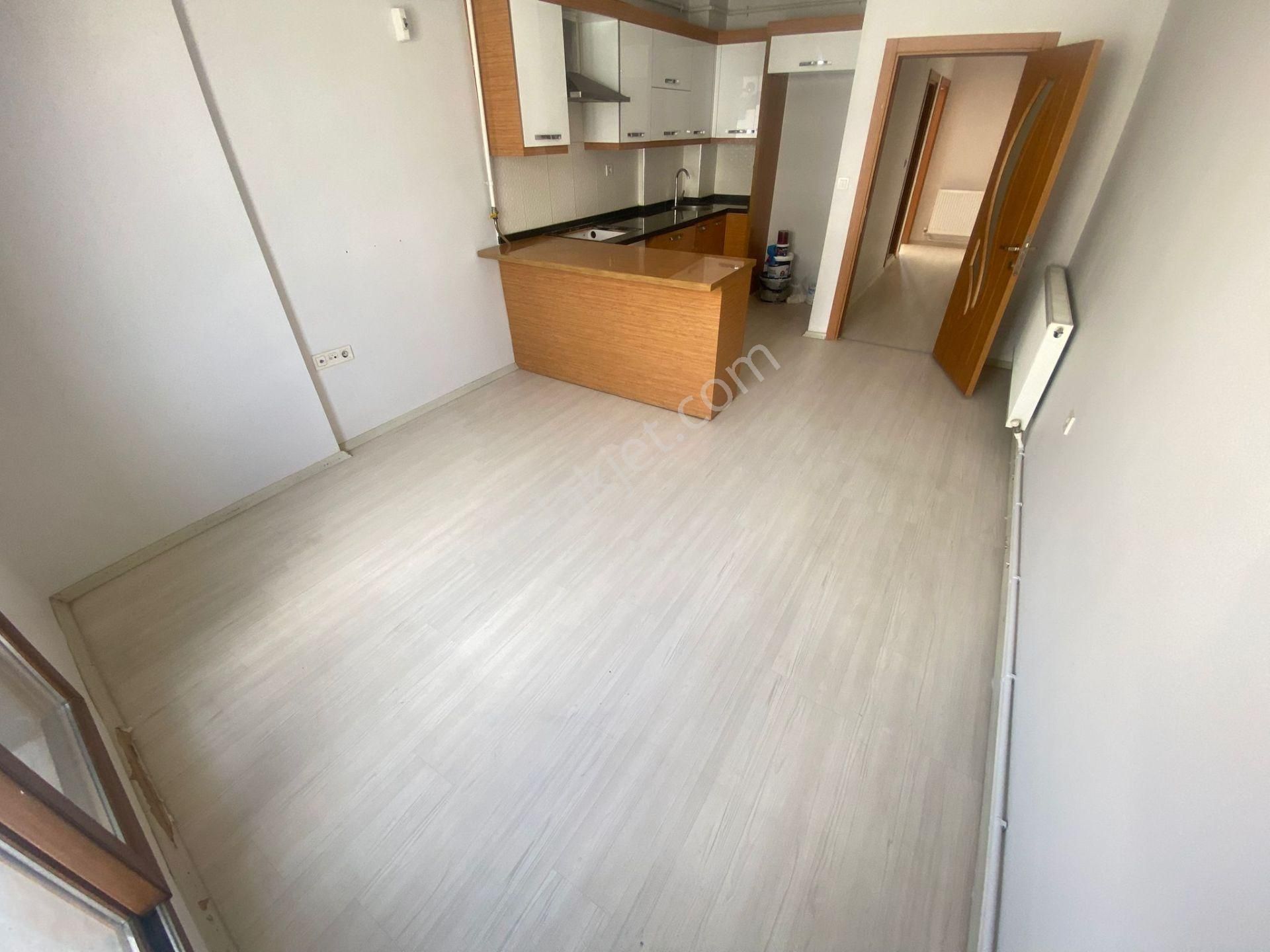 Buca Işıklıpark Yakını Dicle Mah.de 2+1 70m2 Dgazlı Balkonlu Havadar Kiralık Daire - Görsel 3