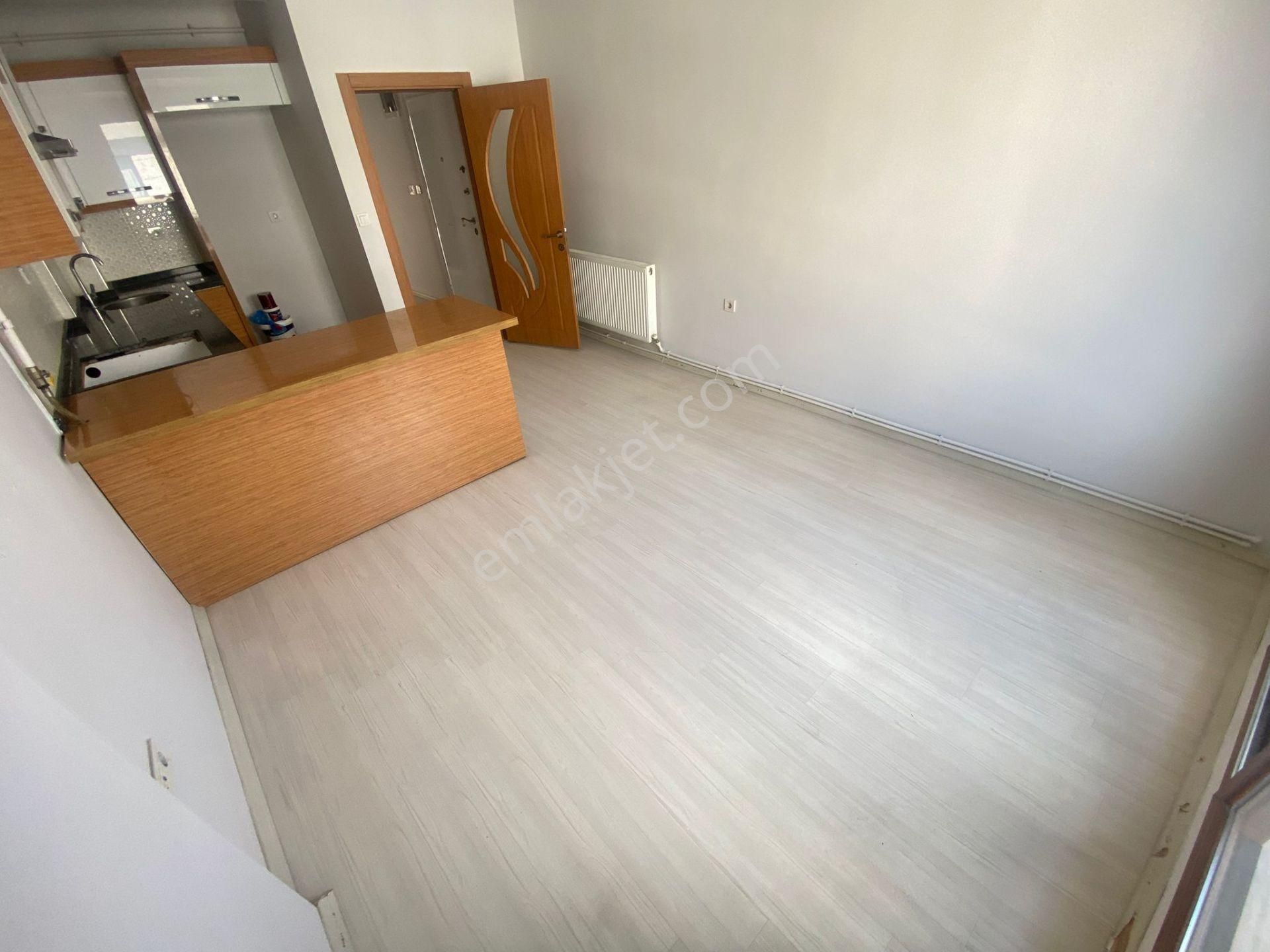 Buca Işıklıpark Yakını Dicle Mah.de 2+1 70m2 Dgazlı Balkonlu Havadar Kiralık Daire - Görsel 2