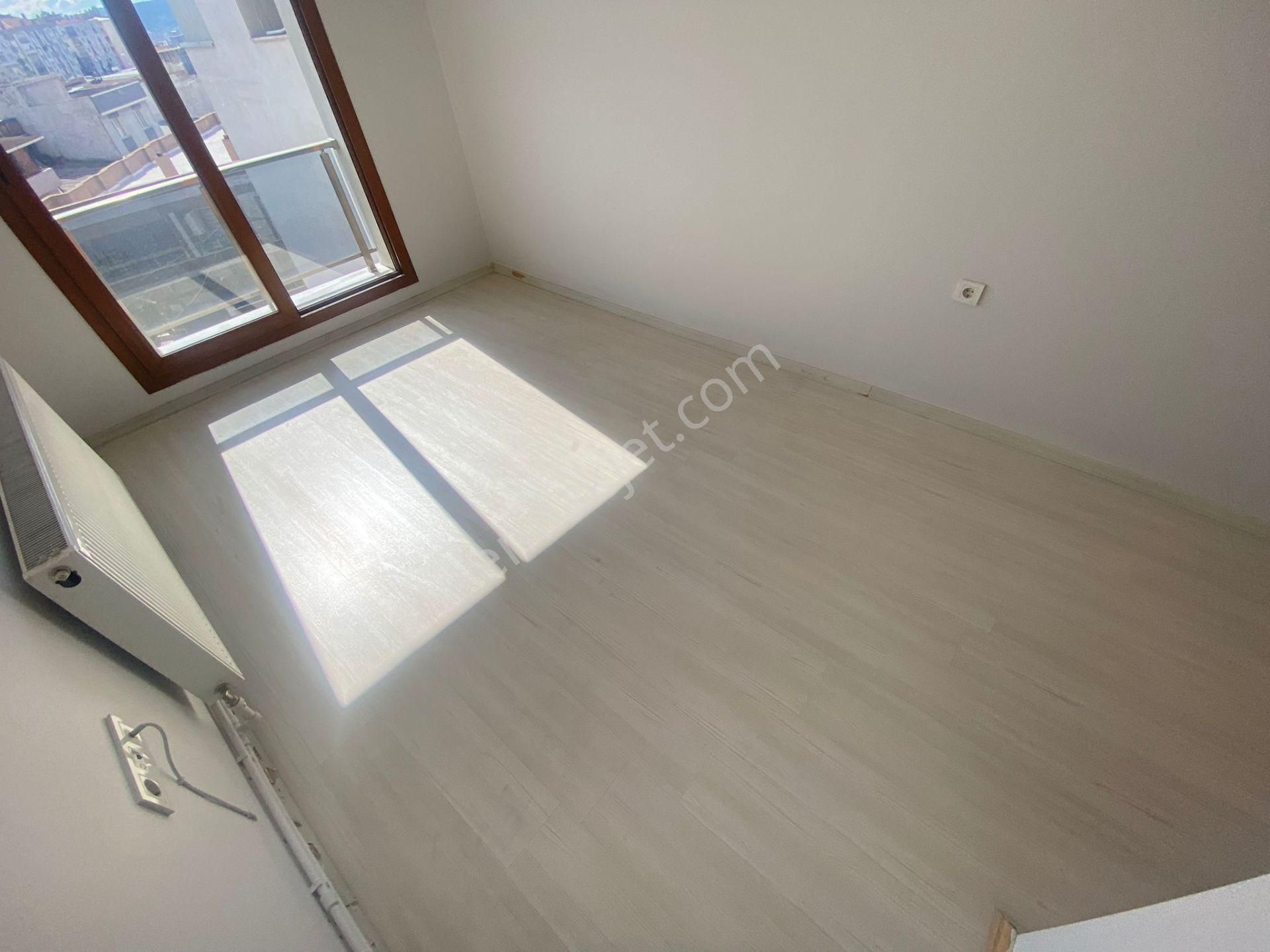 Buca Işıklıpark Yakını Dicle Mah.de 2+1 70m2 Dgazlı Balkonlu Havadar Kiralık Daire - Görsel 12