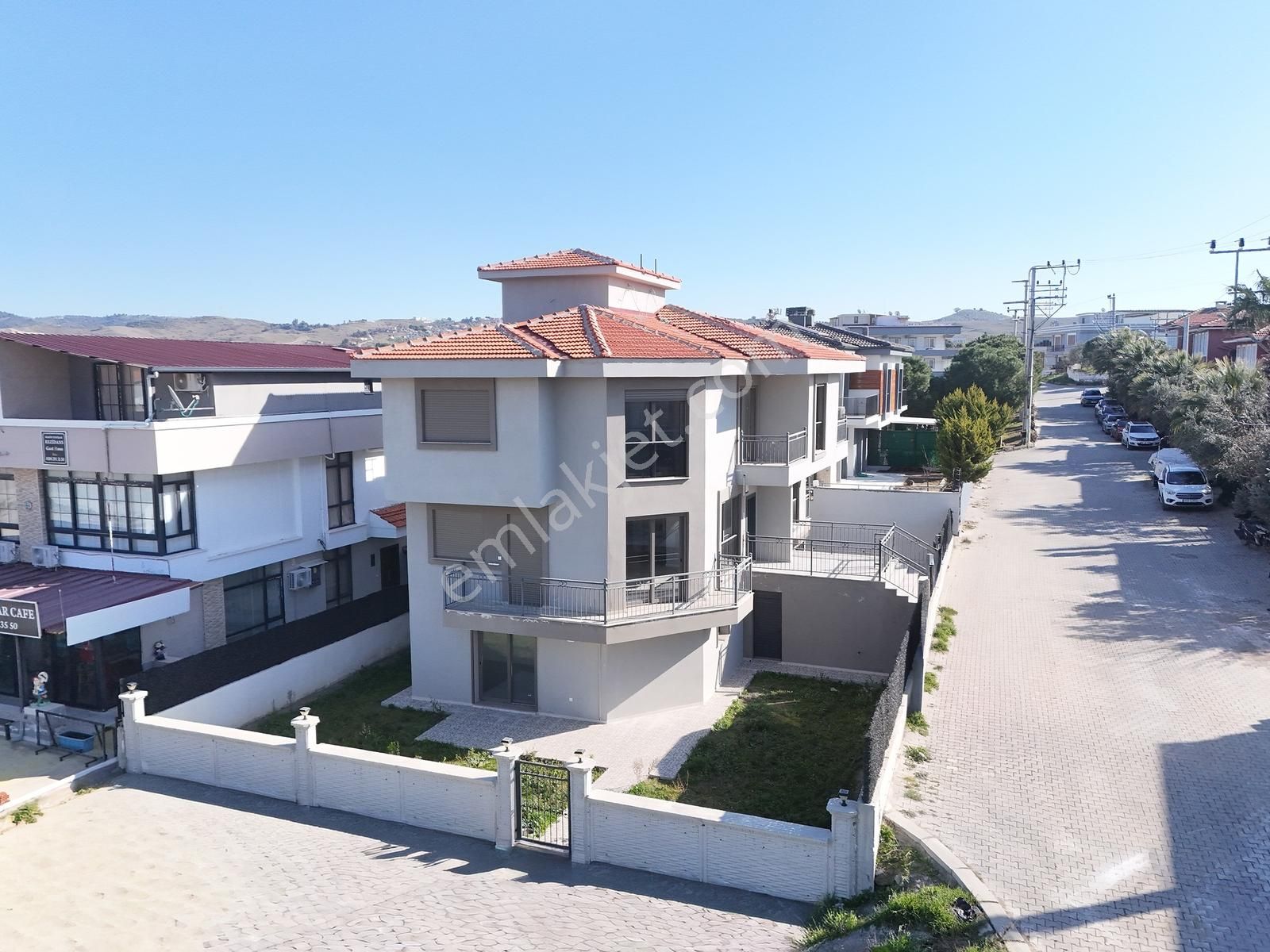 Merkeze Ve Denize Yakın, Bahçeli & Kullanışlı - Sıfır 3+1 Villa