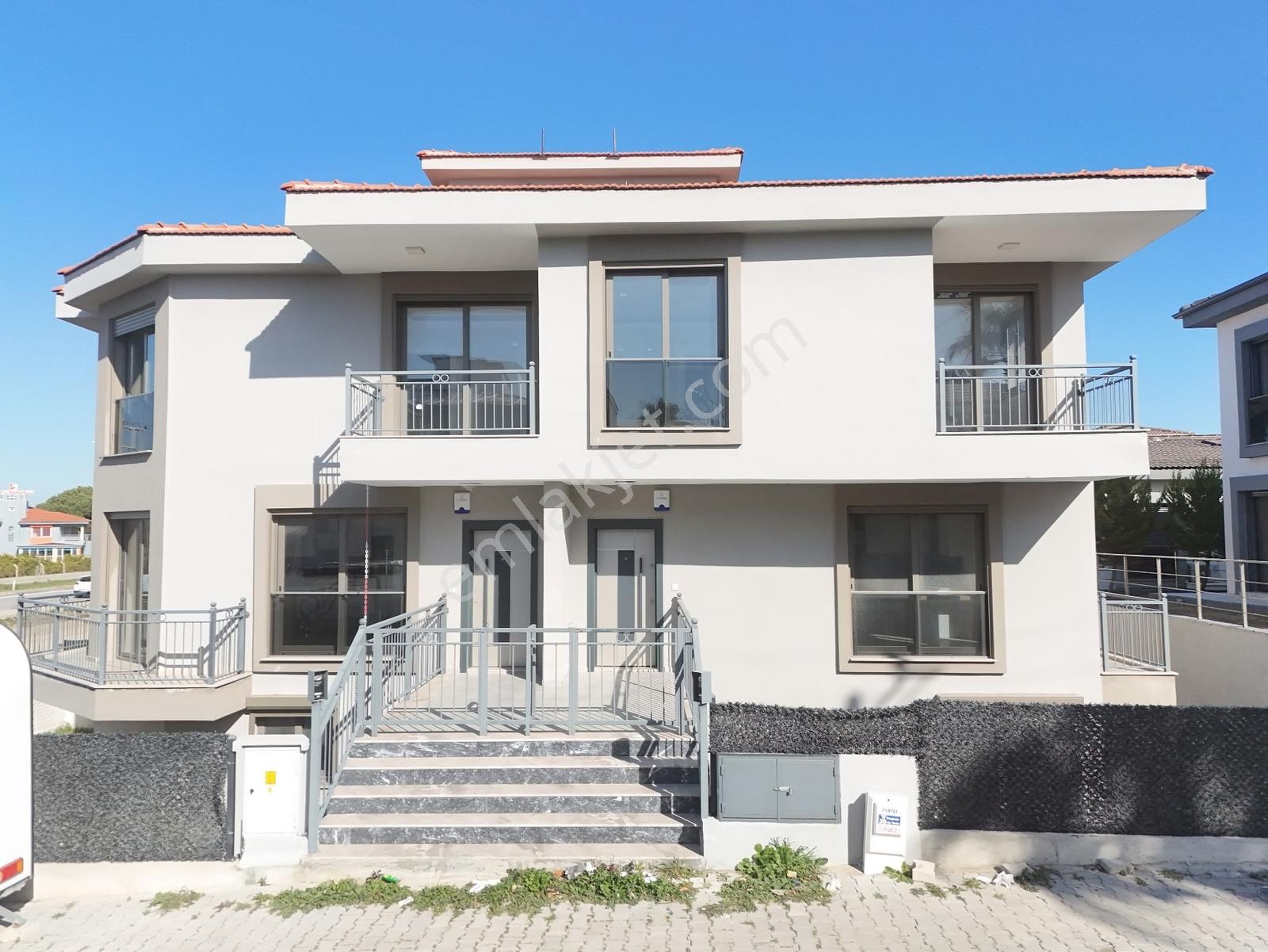 Merkeze Ve Denize Yakın, Bahçeli & Kullanışlı - Sıfır 3+1 Villa - Görsel 2