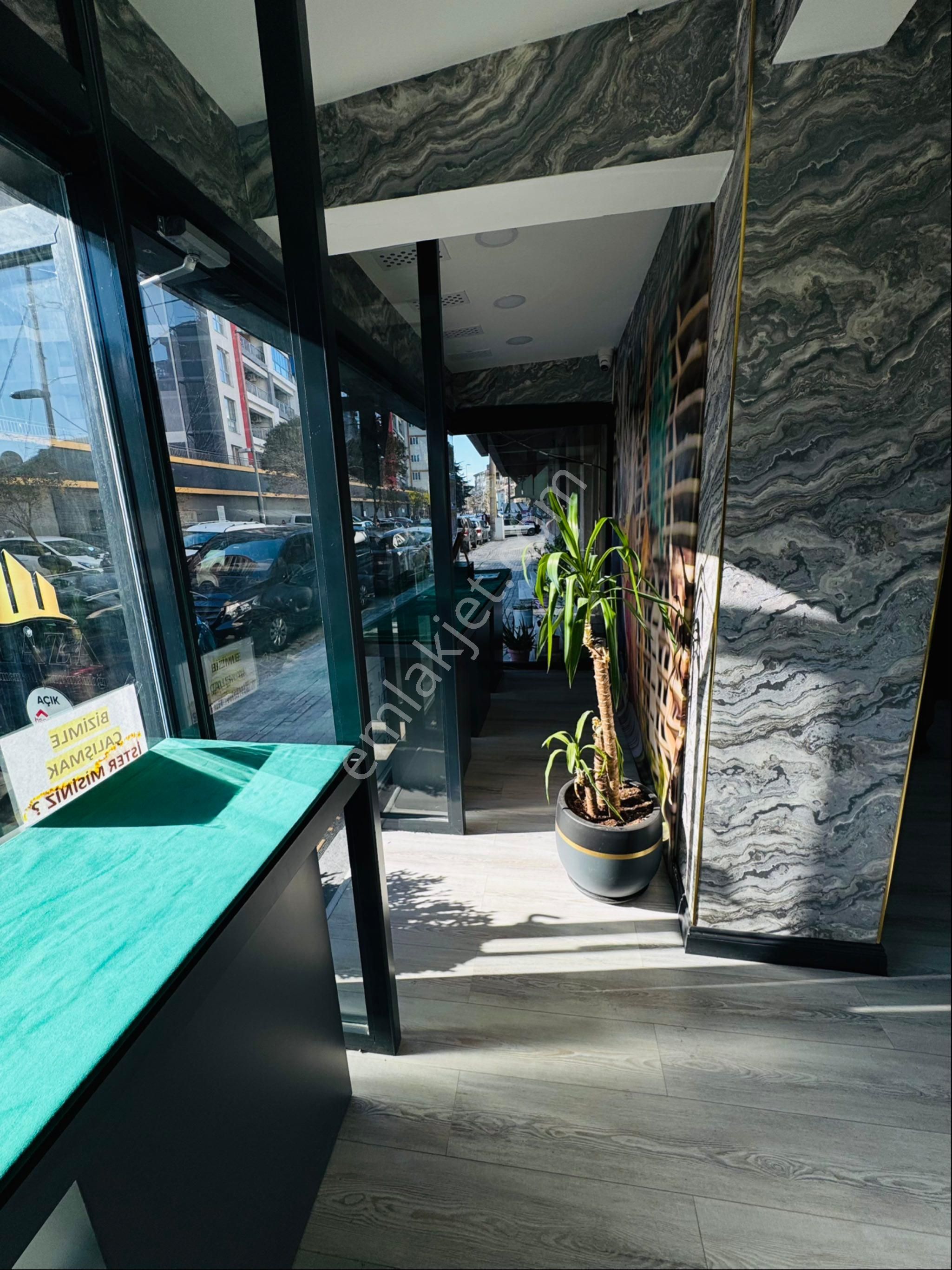 Çift Cepheli Bahçeli Lüks Tasarımlı Hazır Kurulu Düzenli Ve Ofis - Görsel 22