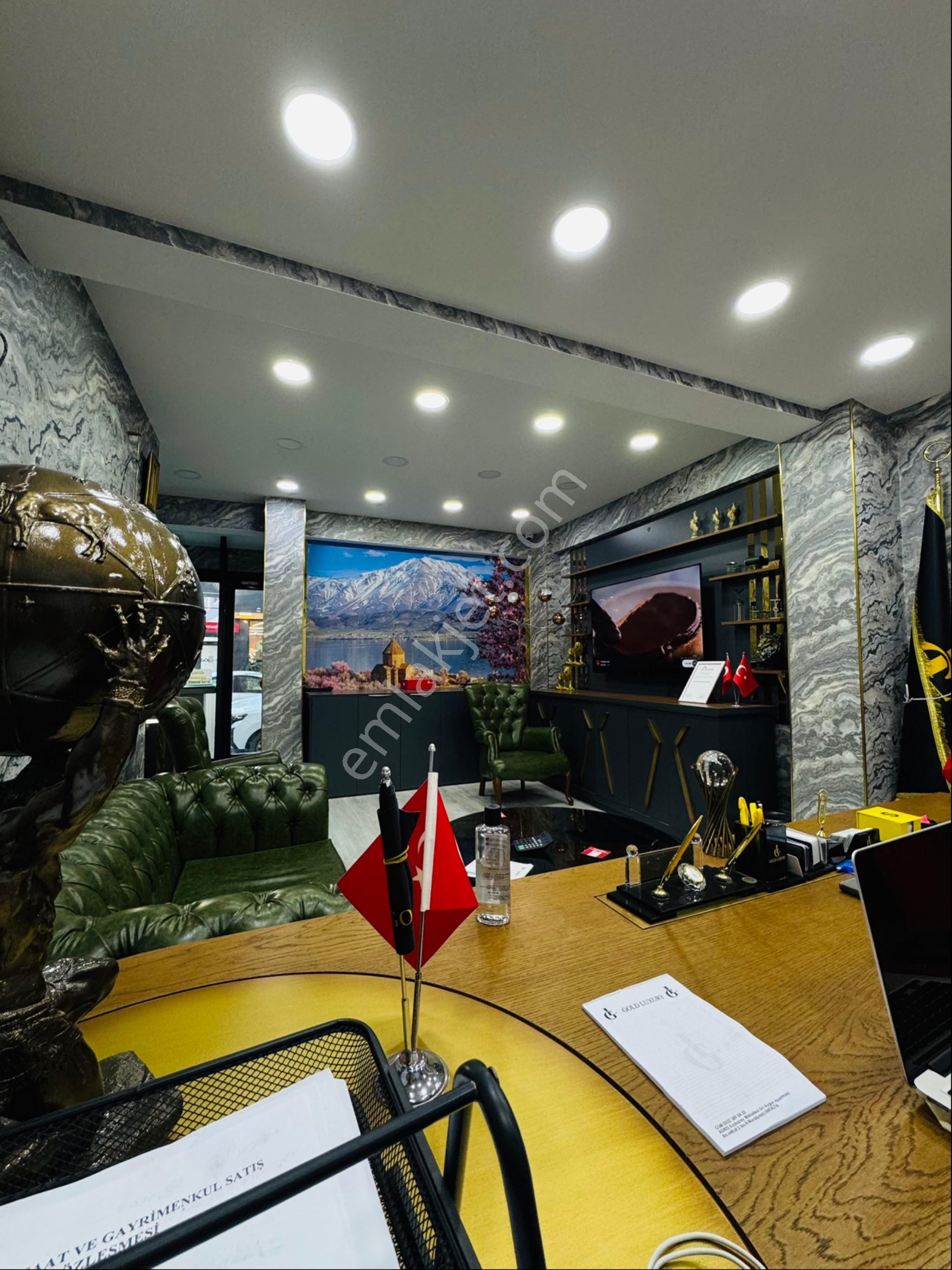 Çift Cepheli Bahçeli Lüks Tasarımlı Hazır Kurulu Düzenli Ve Ofis - Görsel 21