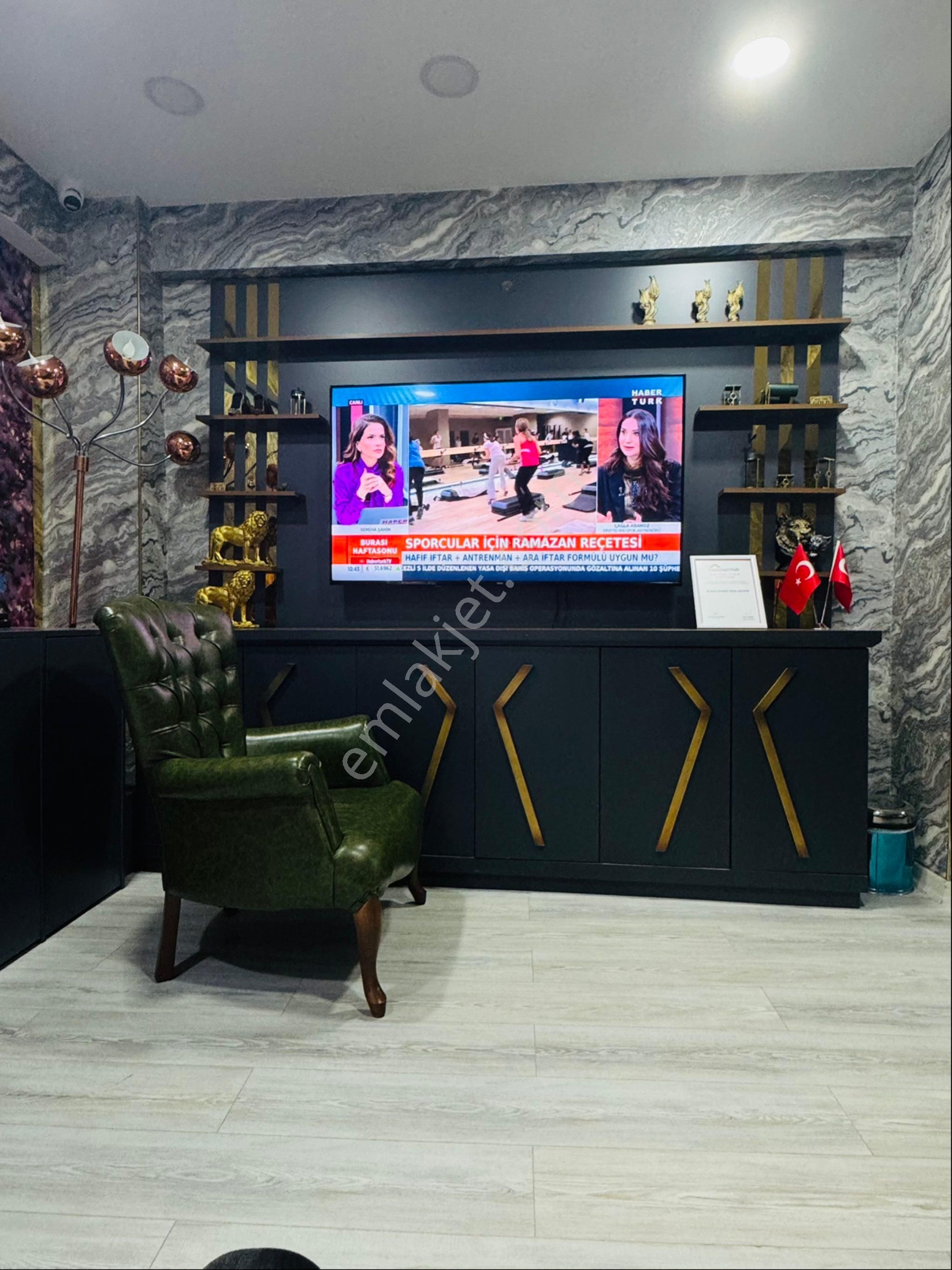 Çift Cepheli Bahçeli Lüks Tasarımlı Hazır Kurulu Düzenli Ve Ofis - Görsel 17