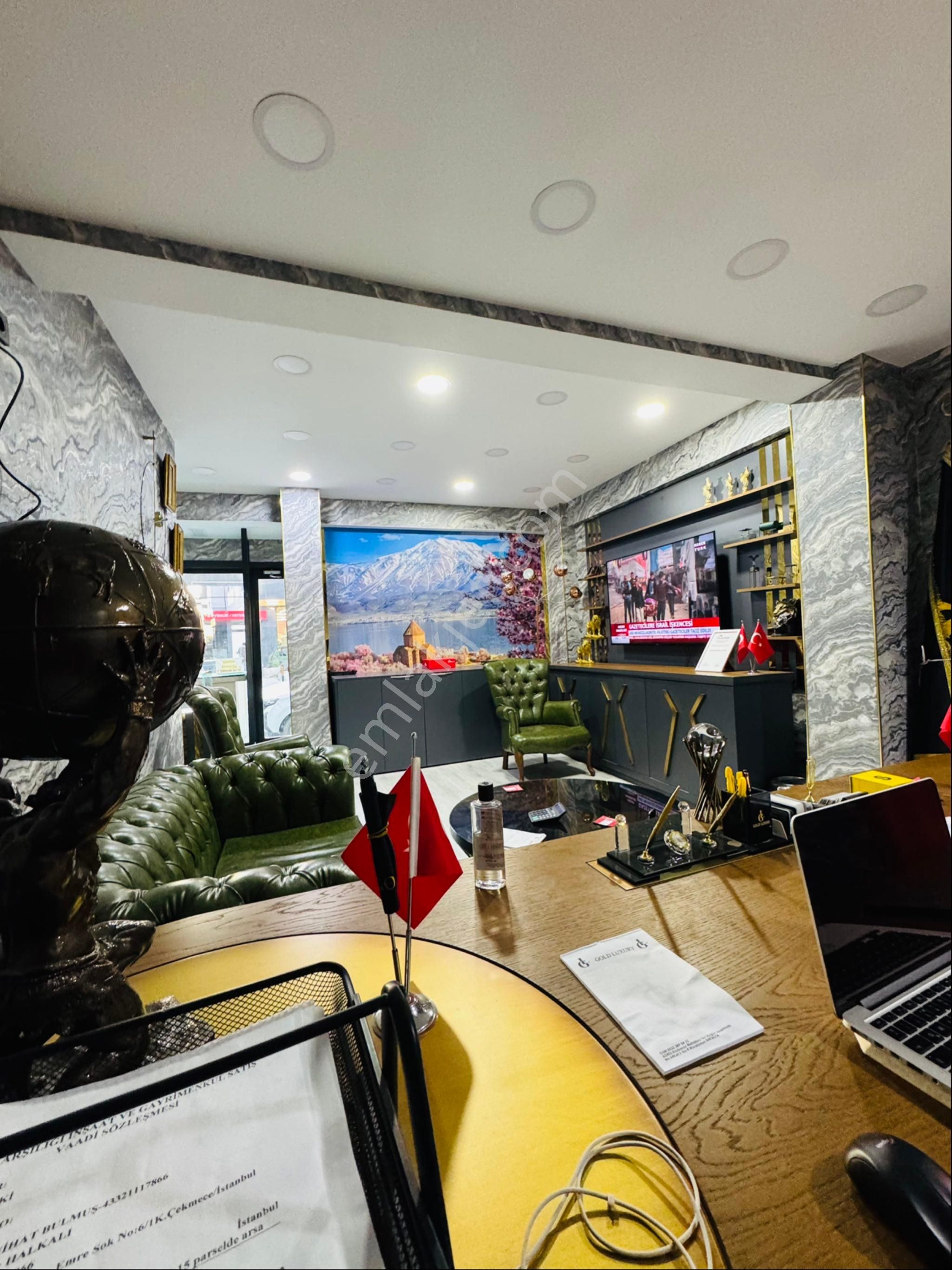 Çift Cepheli Bahçeli Lüks Tasarımlı Hazır Kurulu Düzenli Ve Ofis - Görsel 16