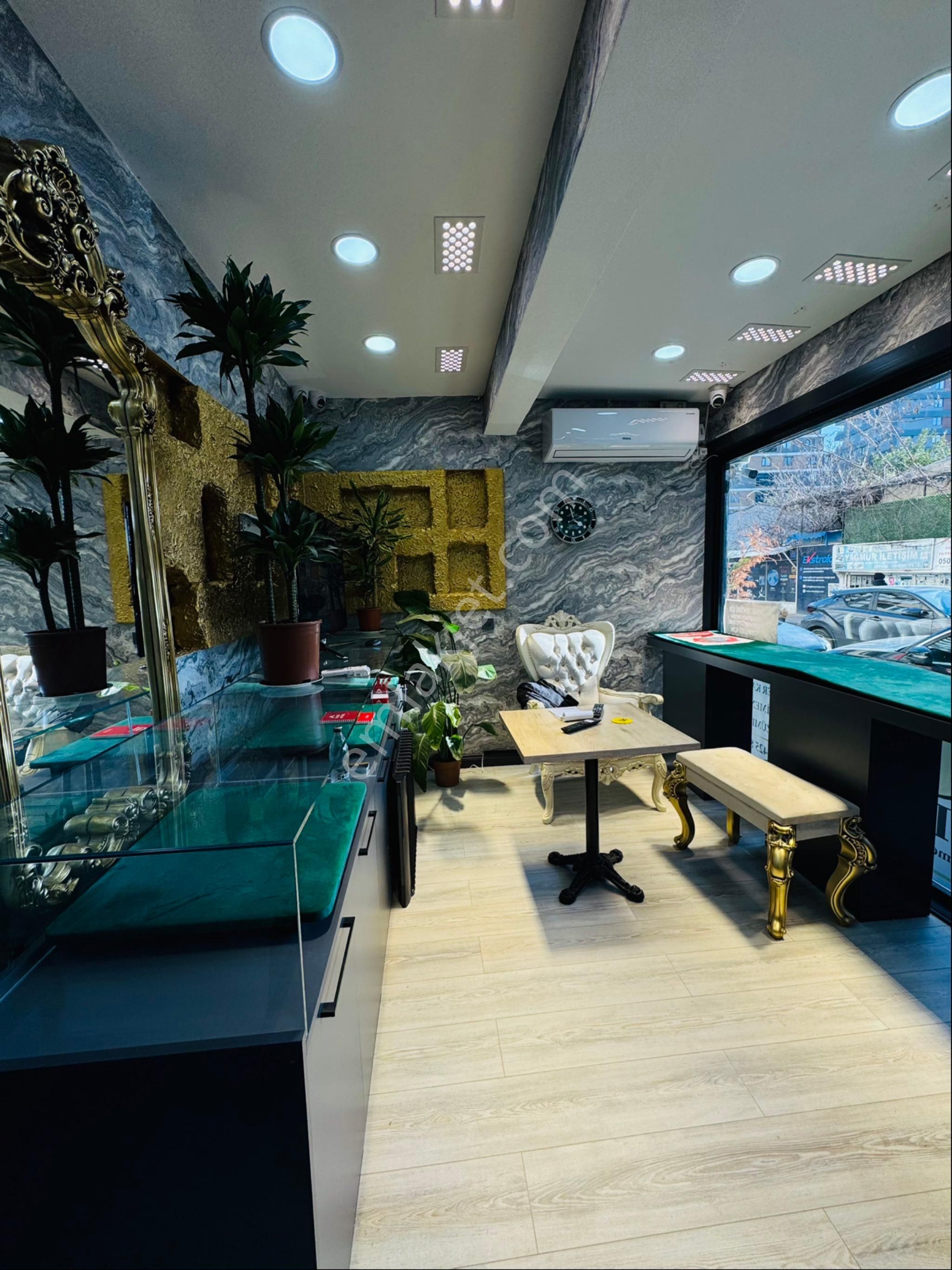 Çift Cepheli Bahçeli Lüks Tasarımlı Hazır Kurulu Düzenli Ve Ofis - Görsel 19