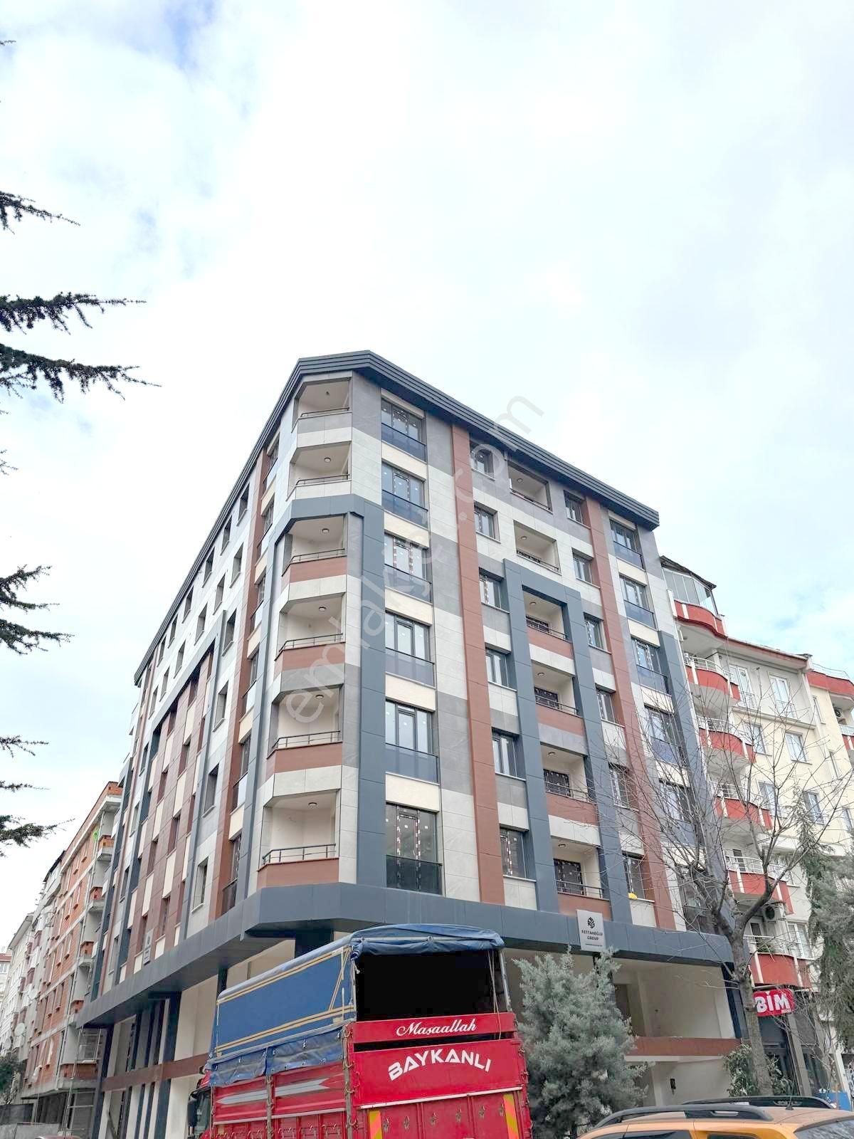 Yıldız Dan Sıfır Kredili 3+1 Cadde Üzeri Önü Açık Daire