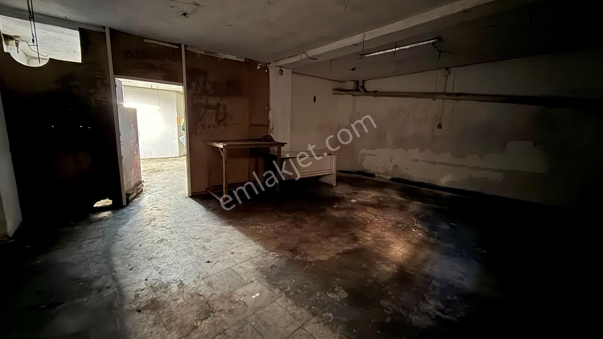 Emlak Uzmanı'ndan Zeytinburnu Yenidoğan'da Kiralık 2 Katlı Kiralık Dükkan - Görsel 3