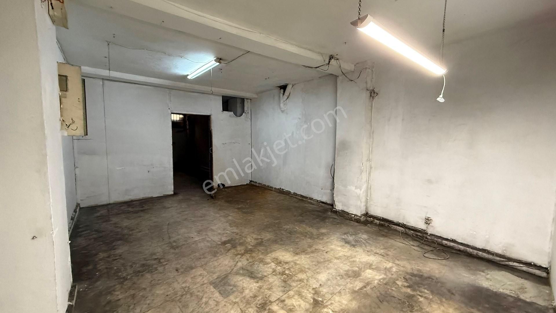 Emlak Uzmanı'ndan Zeytinburnu Yenidoğan'da Kiralık 2 Katlı Kiralık Dükkan