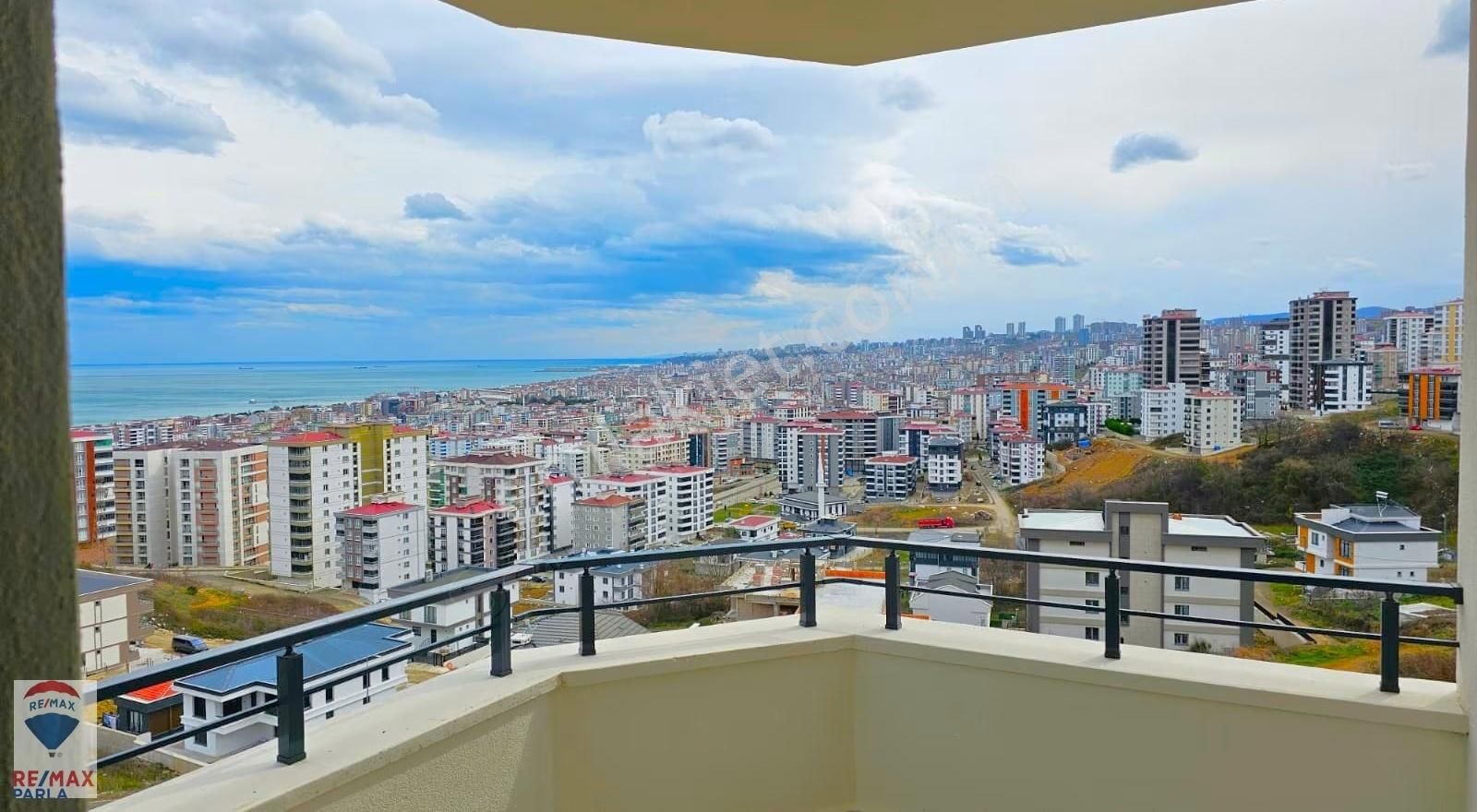 Deniz Manzaralı | Yenimahallede Ultra Lüx 1+1 | Geniş Balkon