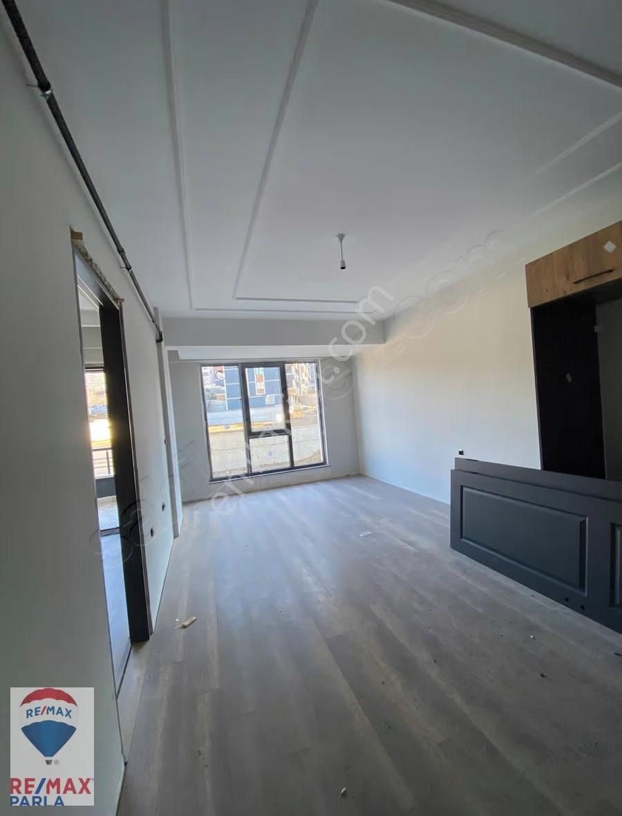 Atakum'da Havuzlu Site'de 1+1 Daire- Remax Ezgi Kansız - Görsel 5