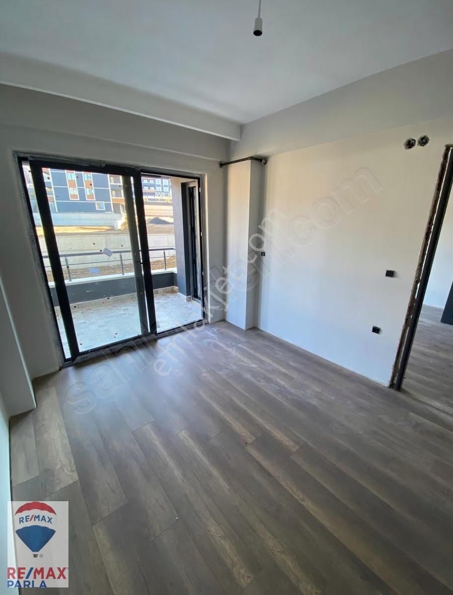 Atakum'da Havuzlu Site'de 1+1 Daire- Remax Ezgi Kansız - Görsel 6