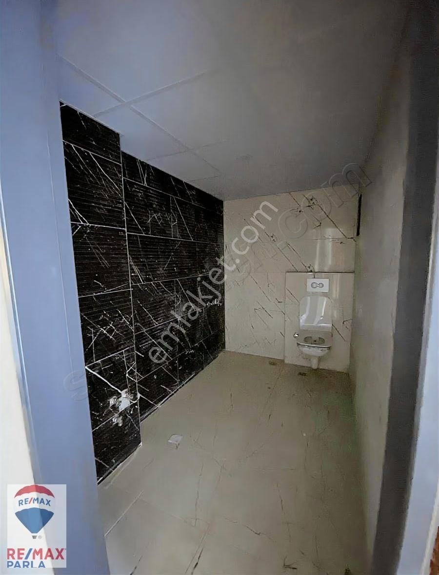 Atakum'da Havuzlu Site'de 1+1 Daire- Remax Ezgi Kansız - Görsel 8