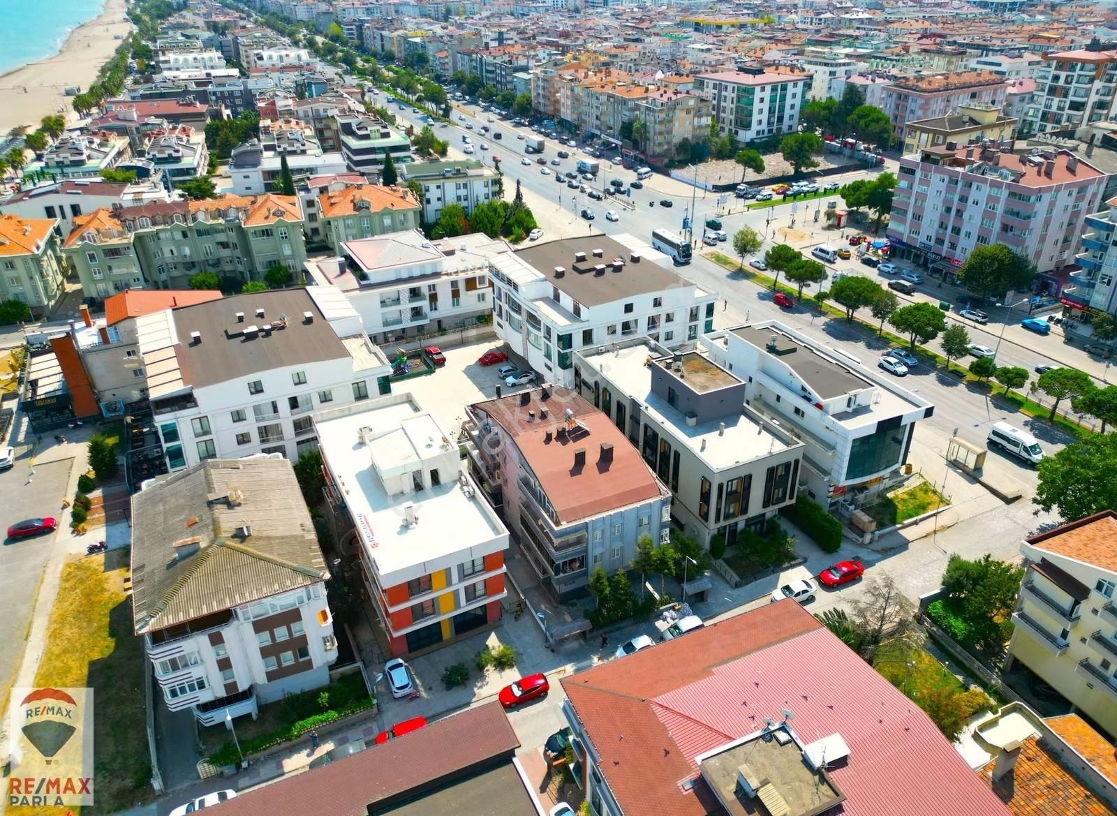 Remax Parla | Ömürevlerinde Sahile Yürüme Mesafesinde Geniş 3+1!