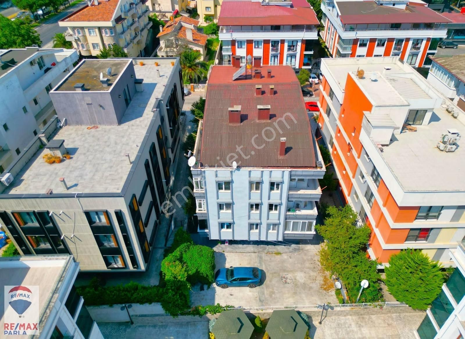 Remax Parla | Sahile Yürüme Mesafesinde 1.katta 3+1 Daire !