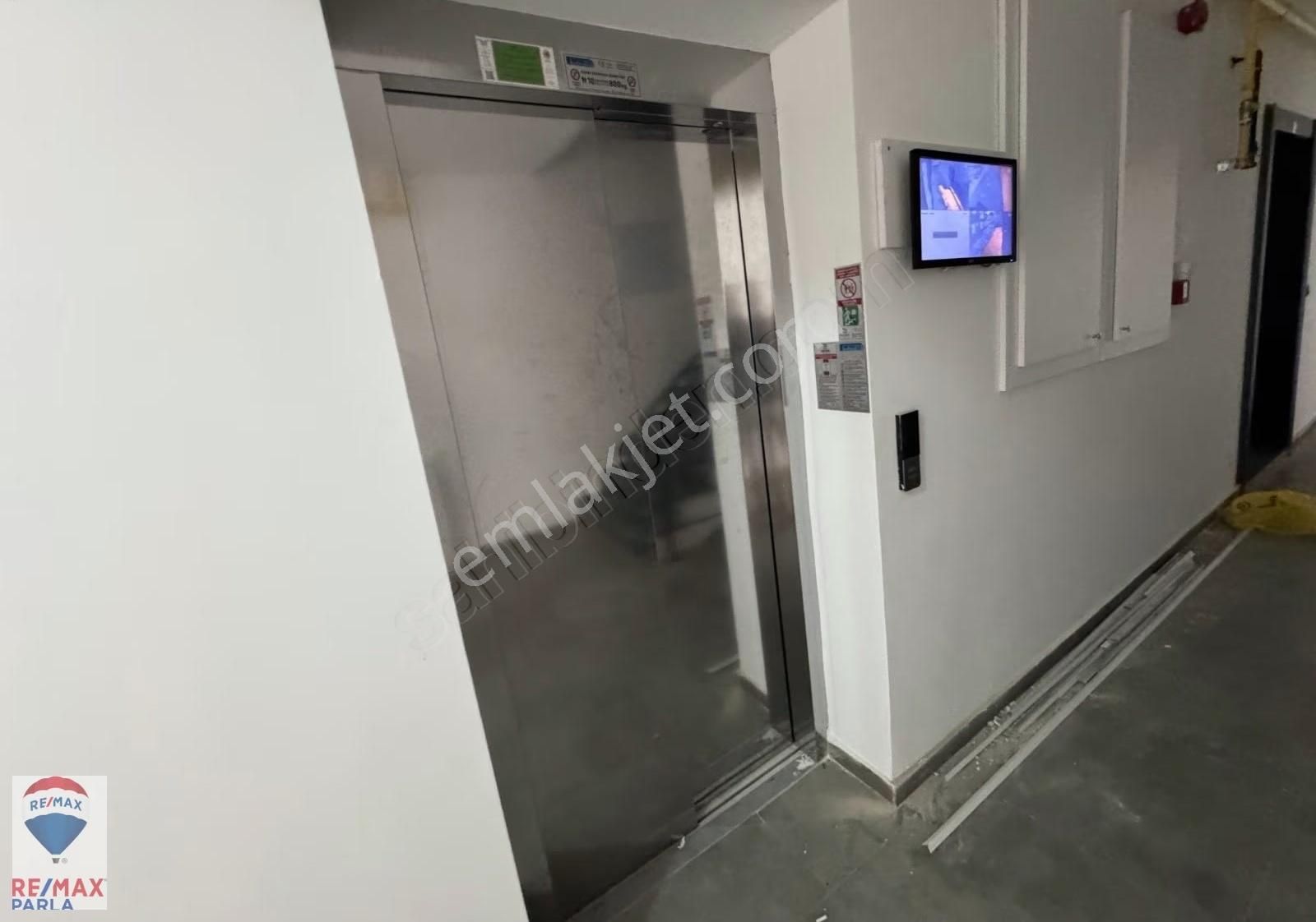 Parla | Körfez Tramvaya 600 M 47 M² Geniş Balkonlu 1+1 Daire! - Görsel 25