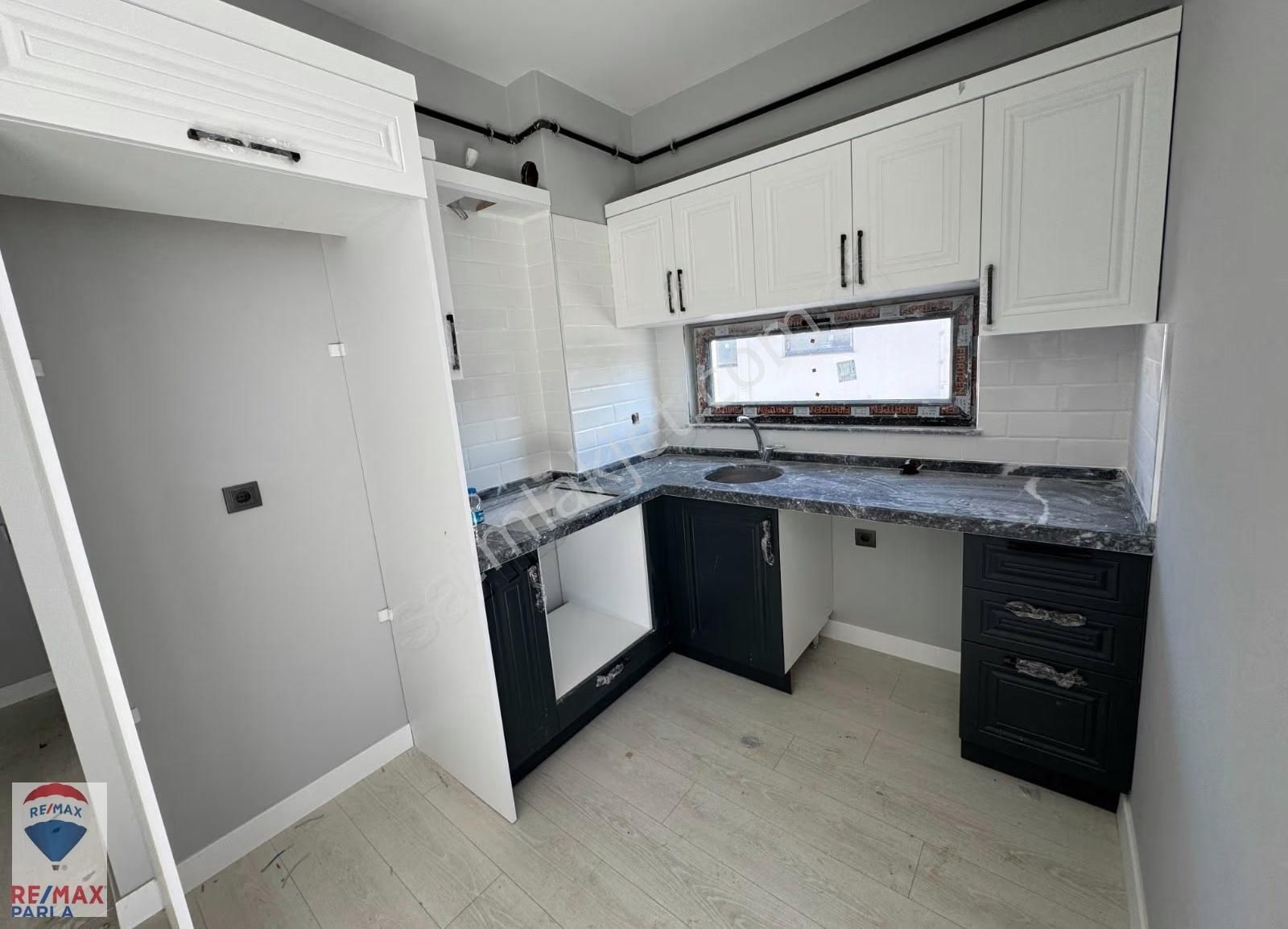 Parla | Körfez Tramvaya 600 M 47 M² Geniş Balkonlu 1+1 Daire! - Görsel 19