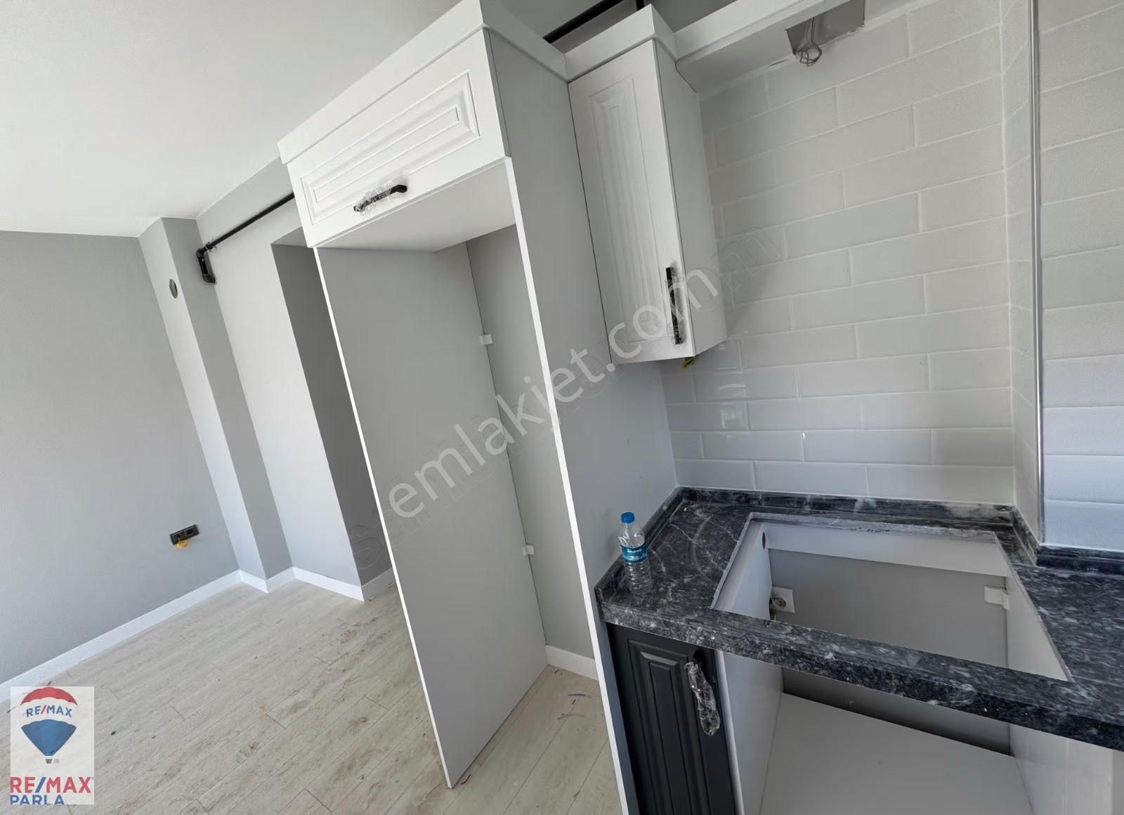 Parla | Körfez Tramvaya 600 M 47 M² Geniş Balkonlu 1+1 Daire! - Görsel 11