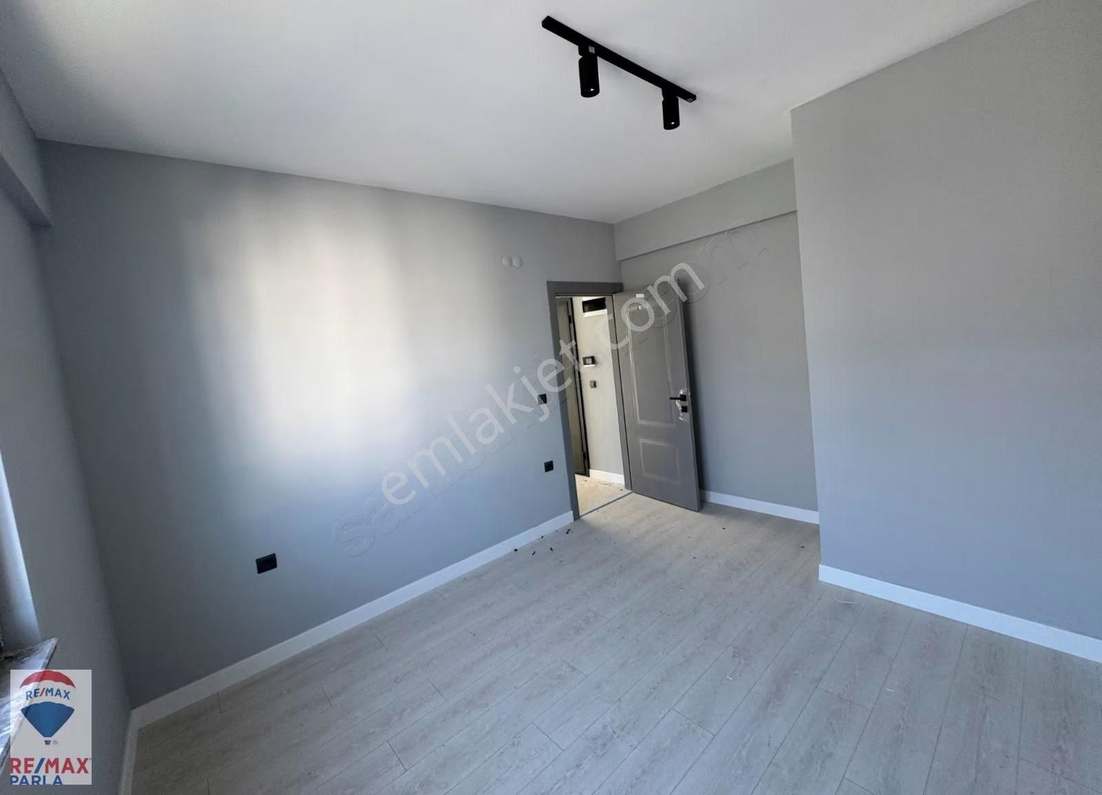 Parla | Körfez Tramvaya 600 M 47 M² Geniş Balkonlu 1+1 Daire! - Görsel 15