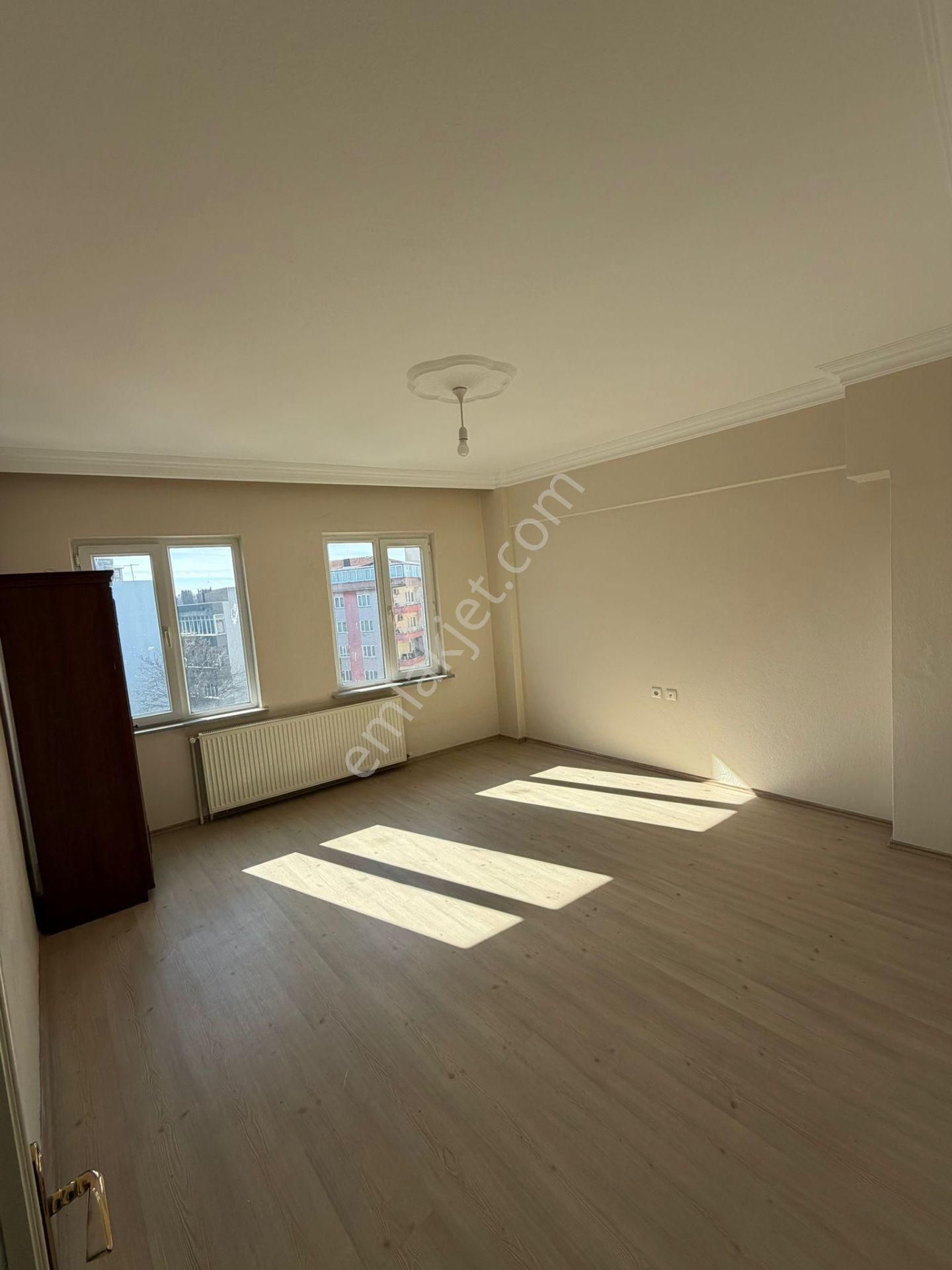 İhsaniye'de Koçkaçan Çeşmesi Yanı 2+1 Kiralık Daire - Görsel 2