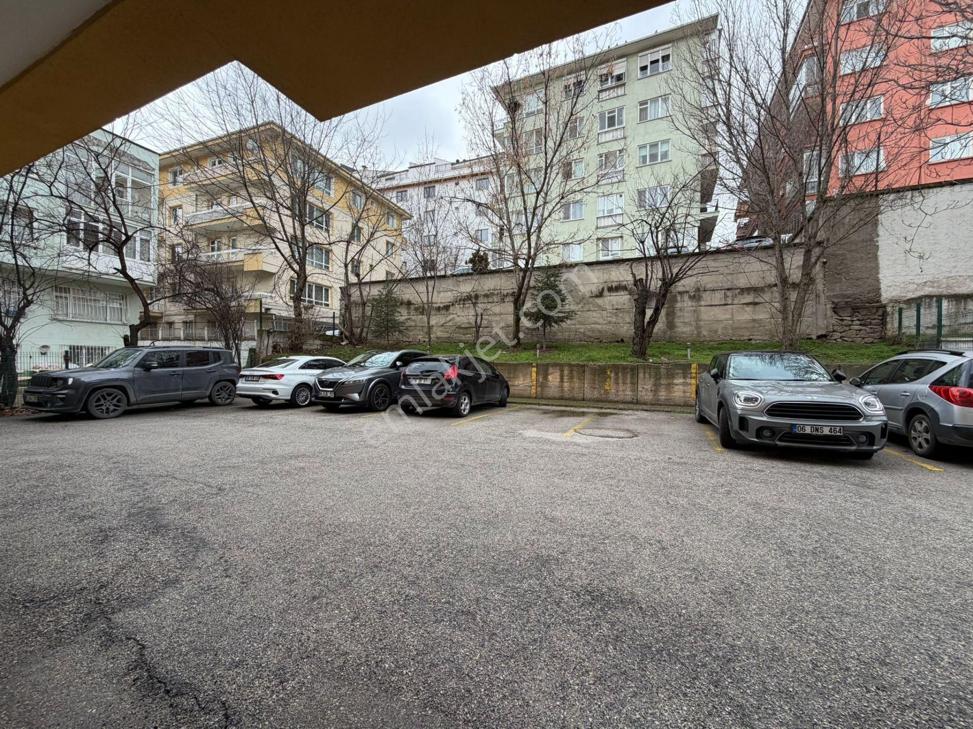 Ankara Çankaya Bahçelievler'de Geniş 2+1 Kiralık Daire - Görsel 35