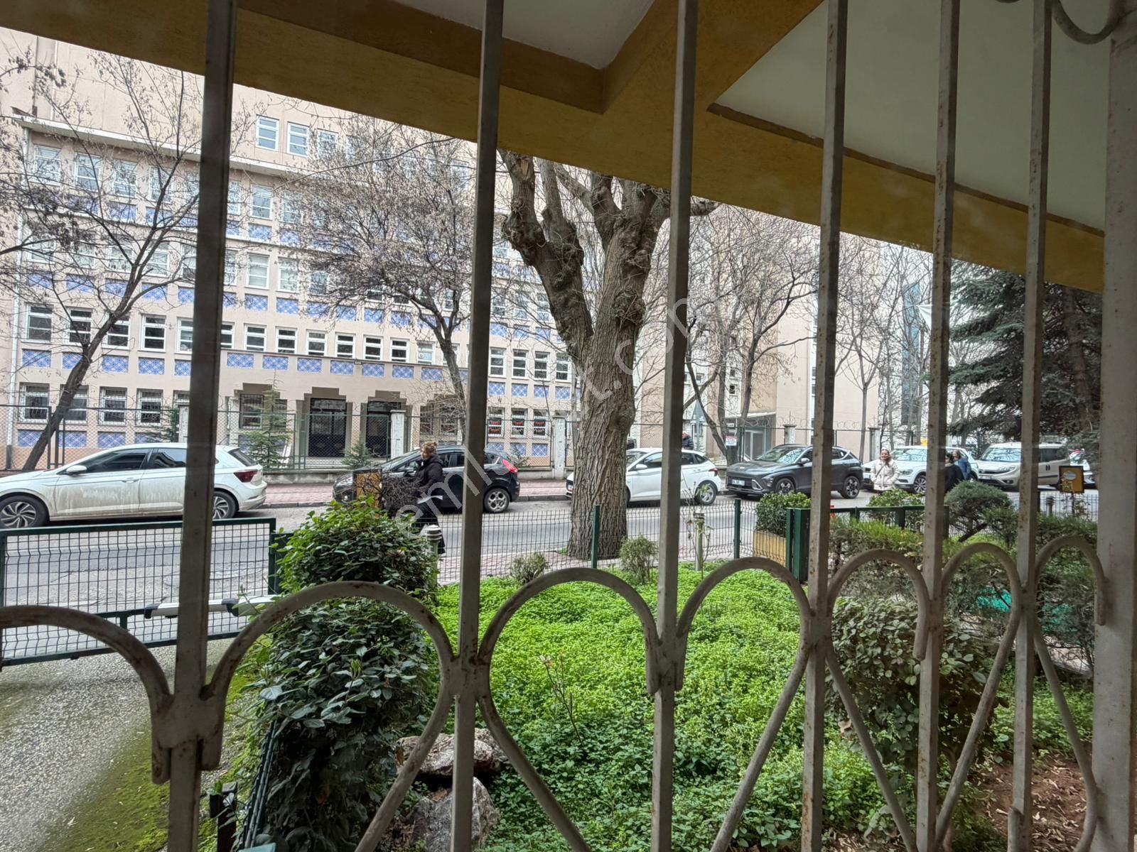 Ankara Çankaya Bahçelievler'de Geniş 2+1 Kiralık Daire - Görsel 12