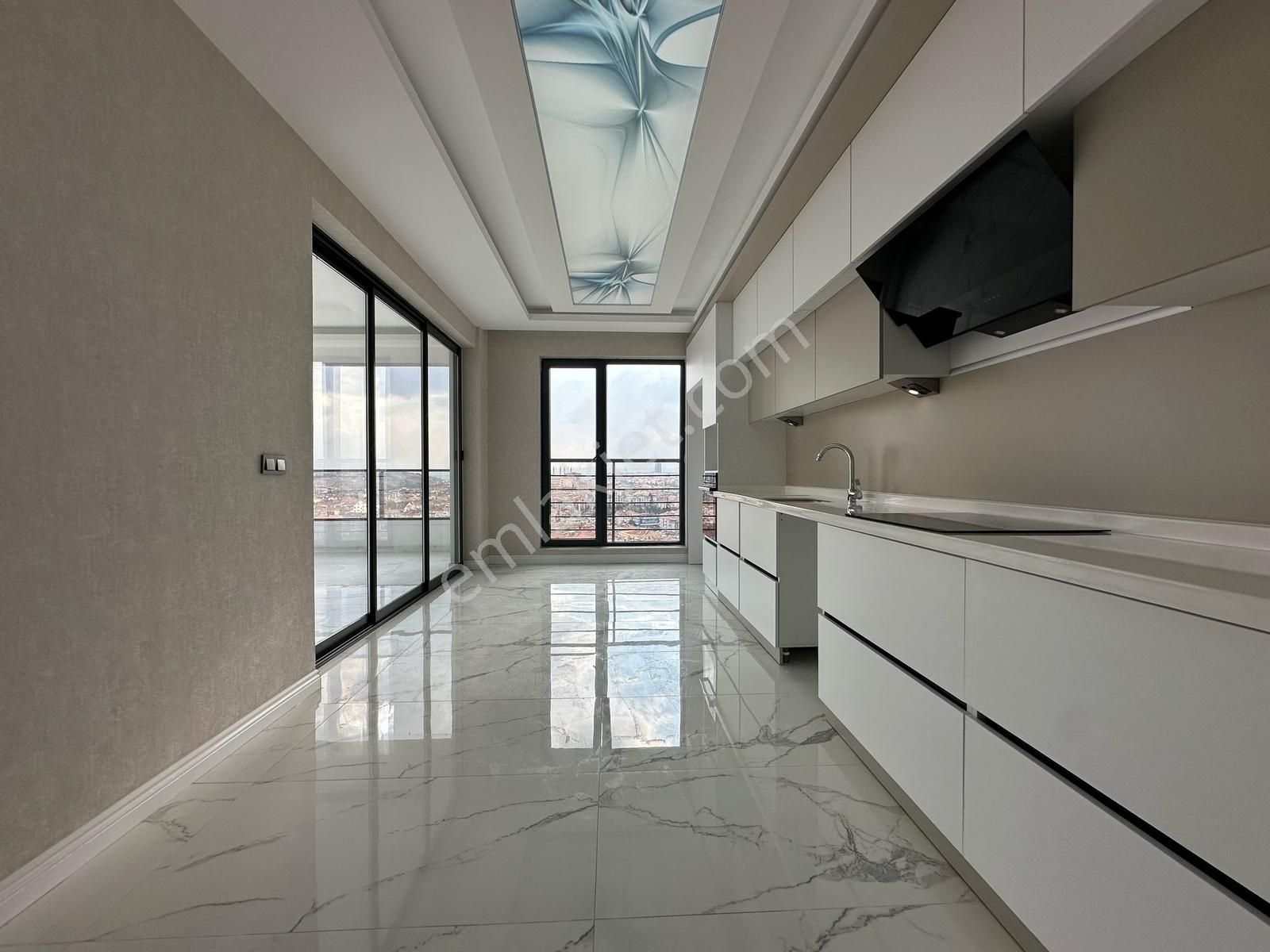 Mehmet Zengin'den Lüks Sitede Kapalı Otoparlı 8.kat 4+1 Daire