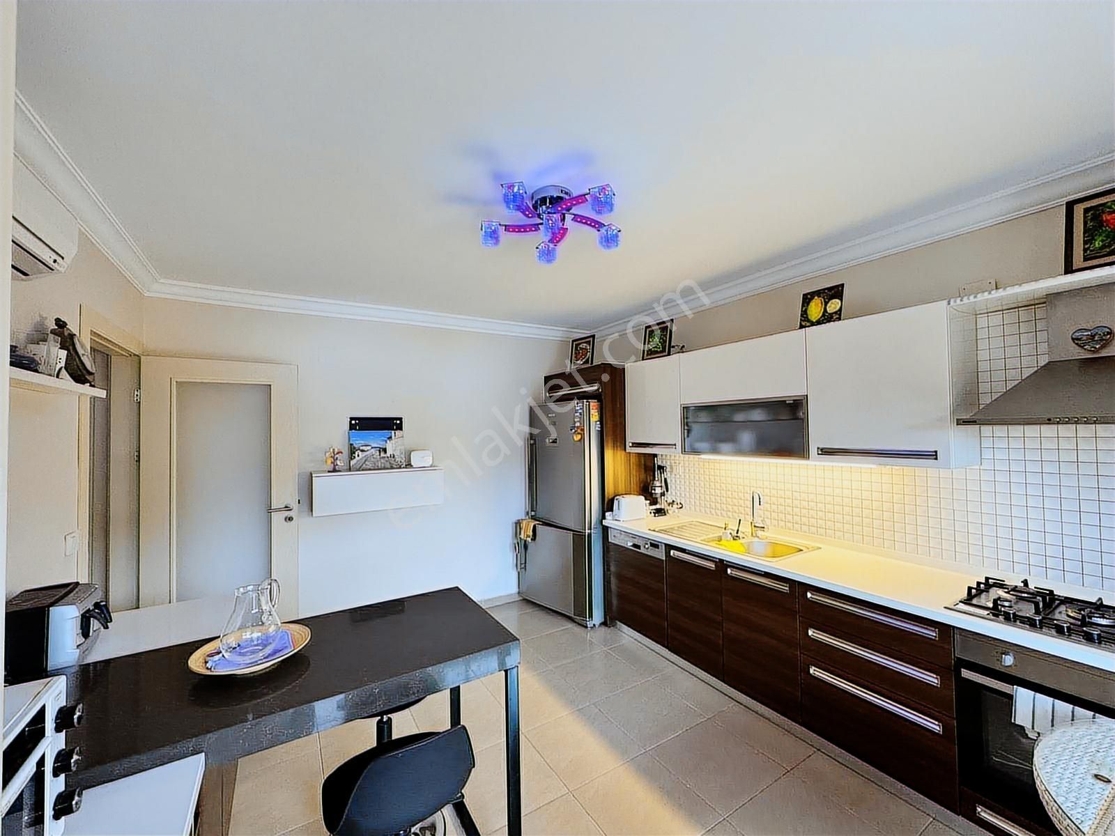 Denize Çok Yakın-marmarisin En Geniş 3 Oda 1 Salon Dairesi - Görsel 8