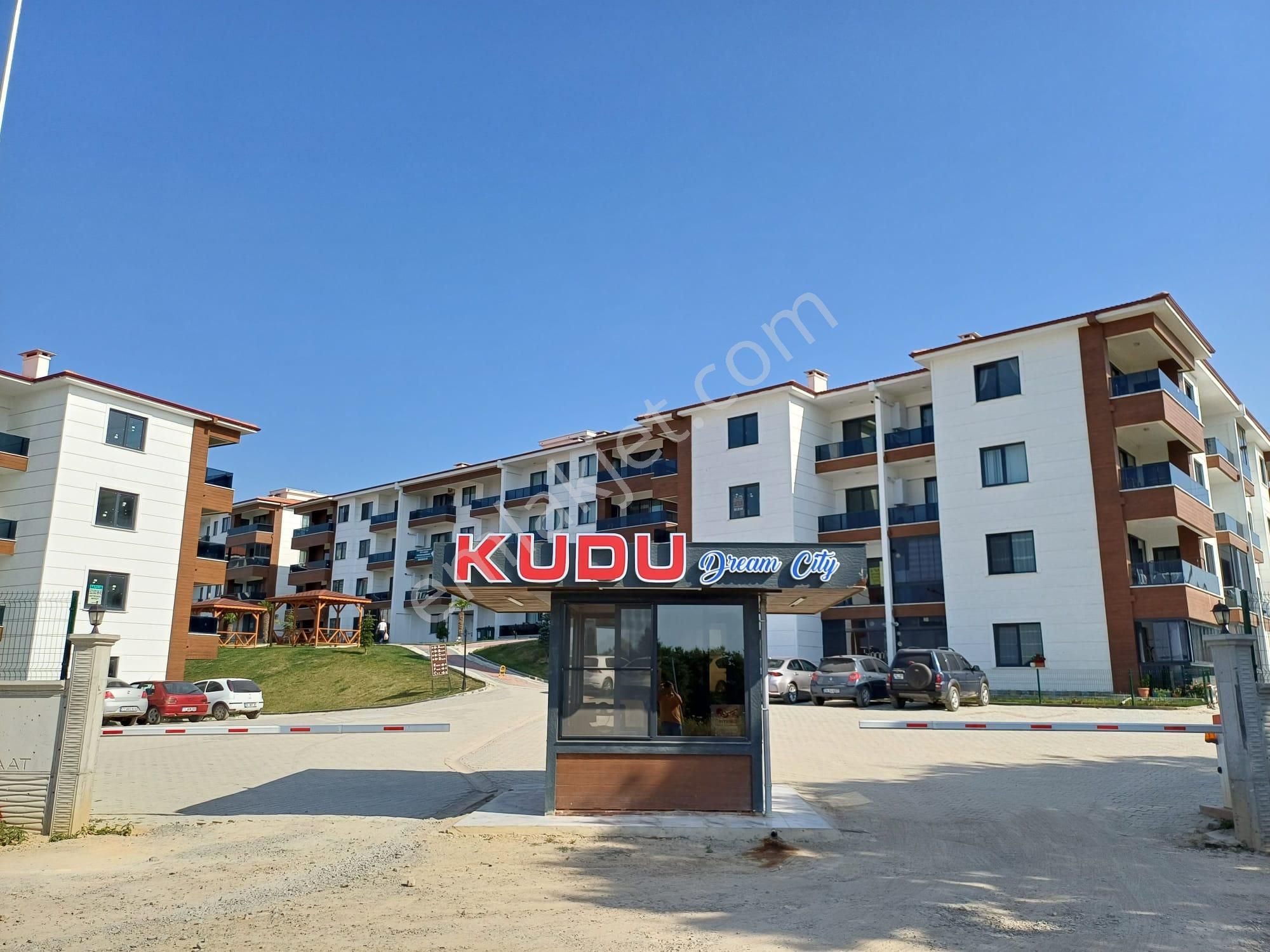Yalova Merkez Mustafa Kemal Mah.'de Havuzlu Sitede Satılık 3+1 Sıfır Daire