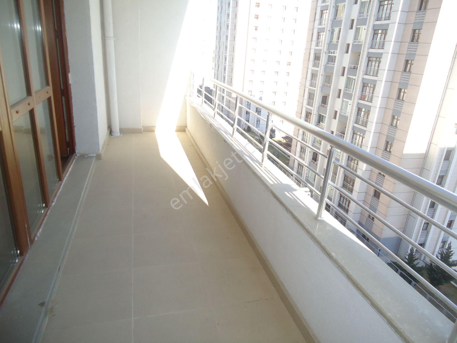 Krc'den Merkezi Konumda Manzaralı Kiralık 4+1 Daire - Görsel 8