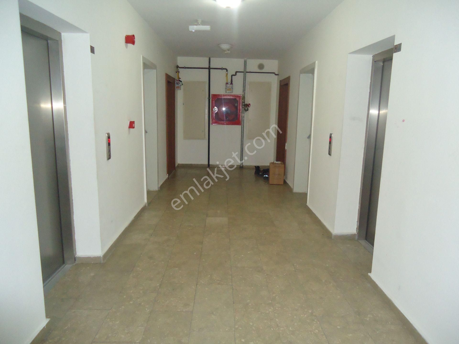 Krc'den Merkezi Konumda Manzaralı Kiralık 4+1 Daire - Görsel 3