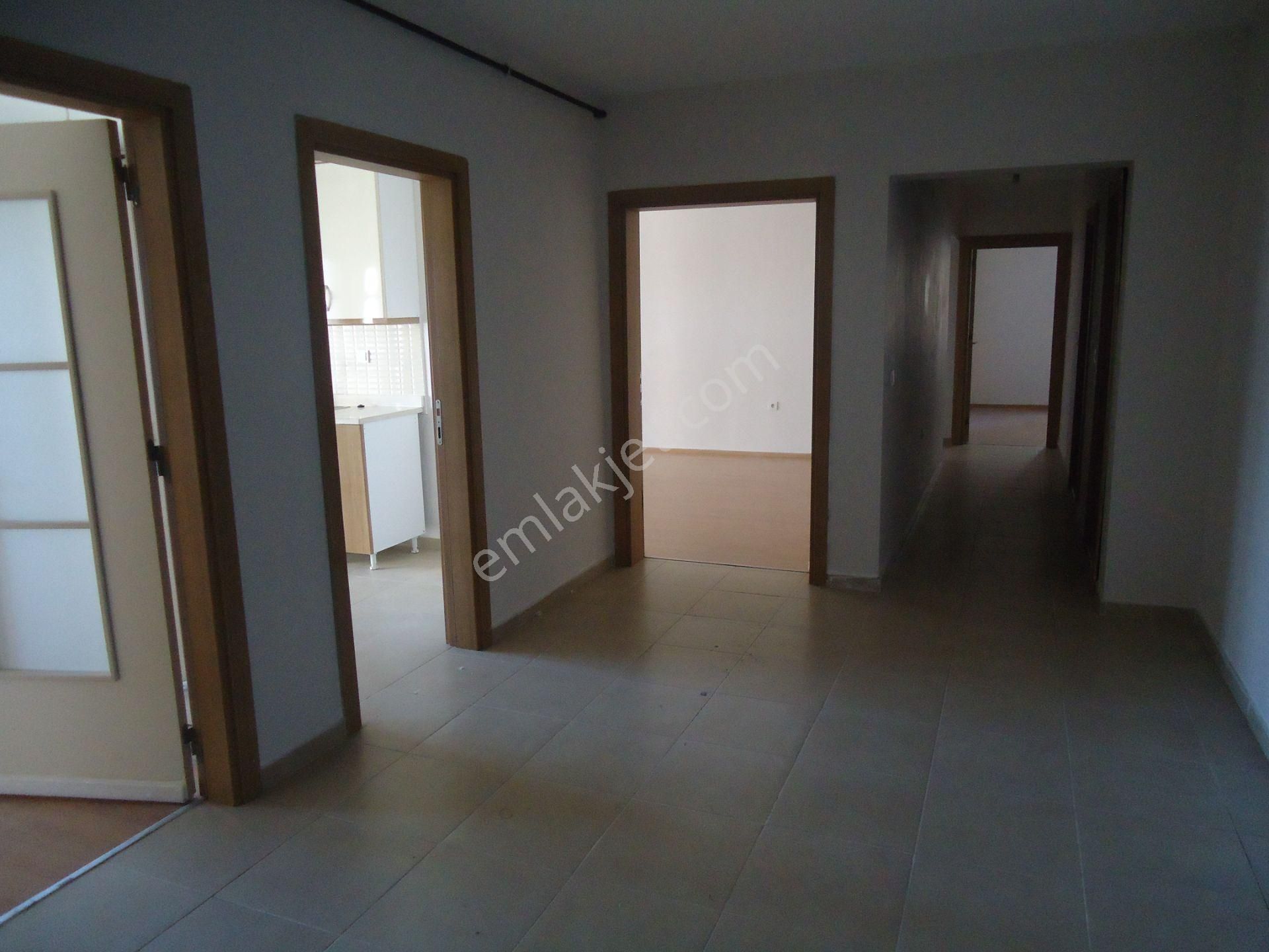 Krc'den Merkezi Konumda Manzaralı Kiralık 4+1 Daire - Görsel 4