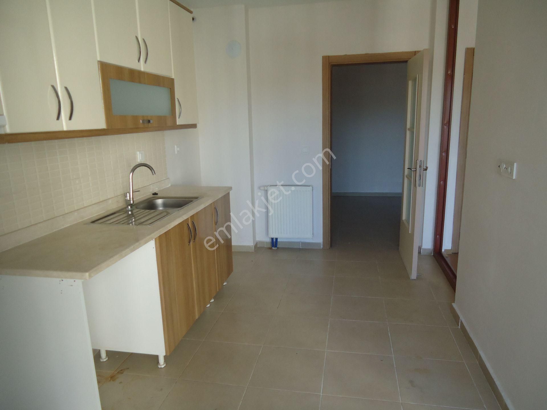 Krc'den Merkezi Konumda Manzaralı Kiralık 4+1 Daire - Görsel 6