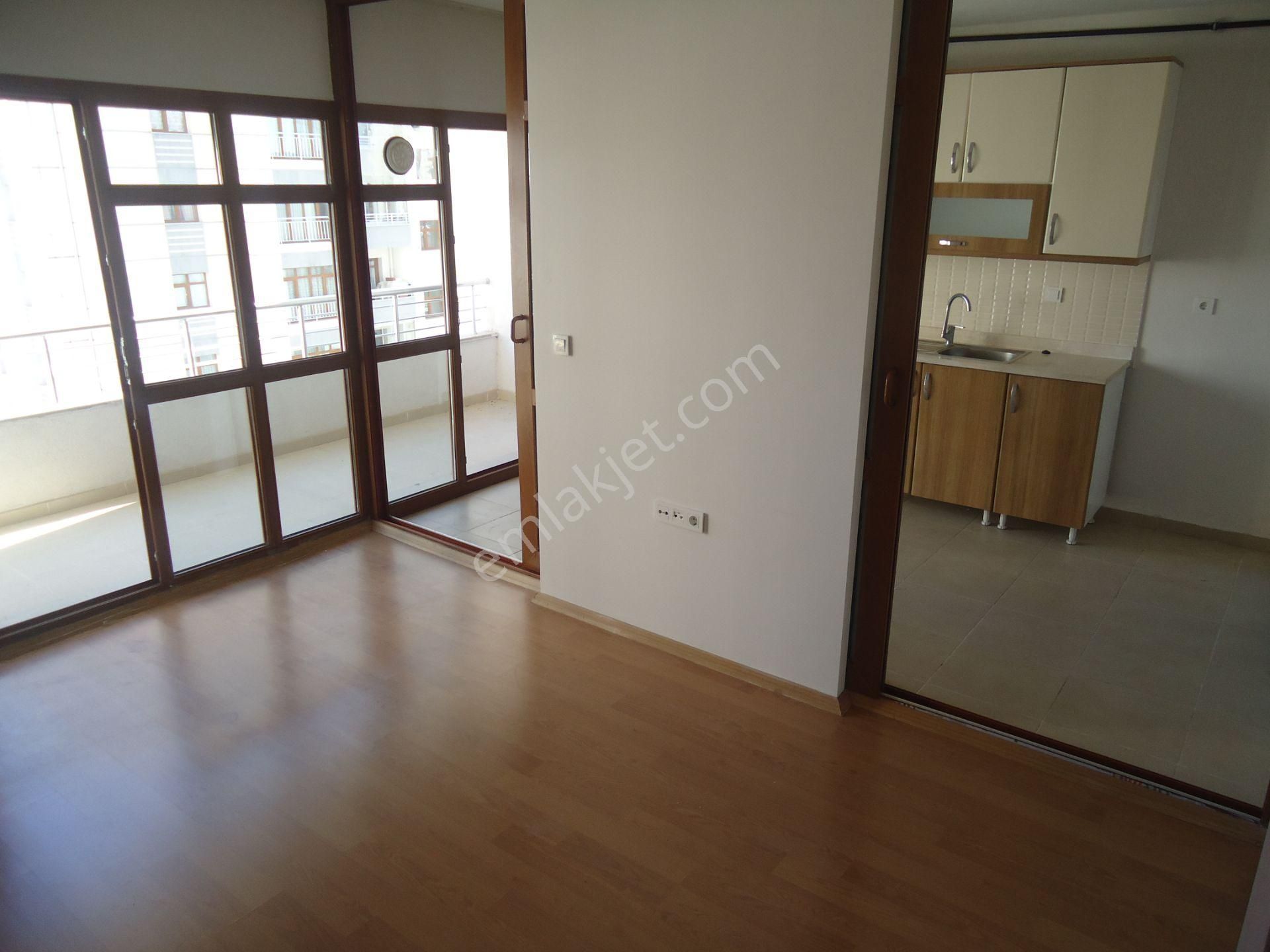 Krc'den Merkezi Konumda Manzaralı Kiralık 4+1 Daire - Görsel 12