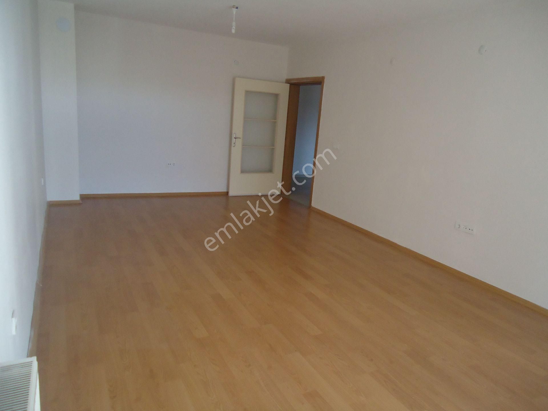 Krc'den Merkezi Konumda Manzaralı Kiralık 4+1 Daire - Görsel 15