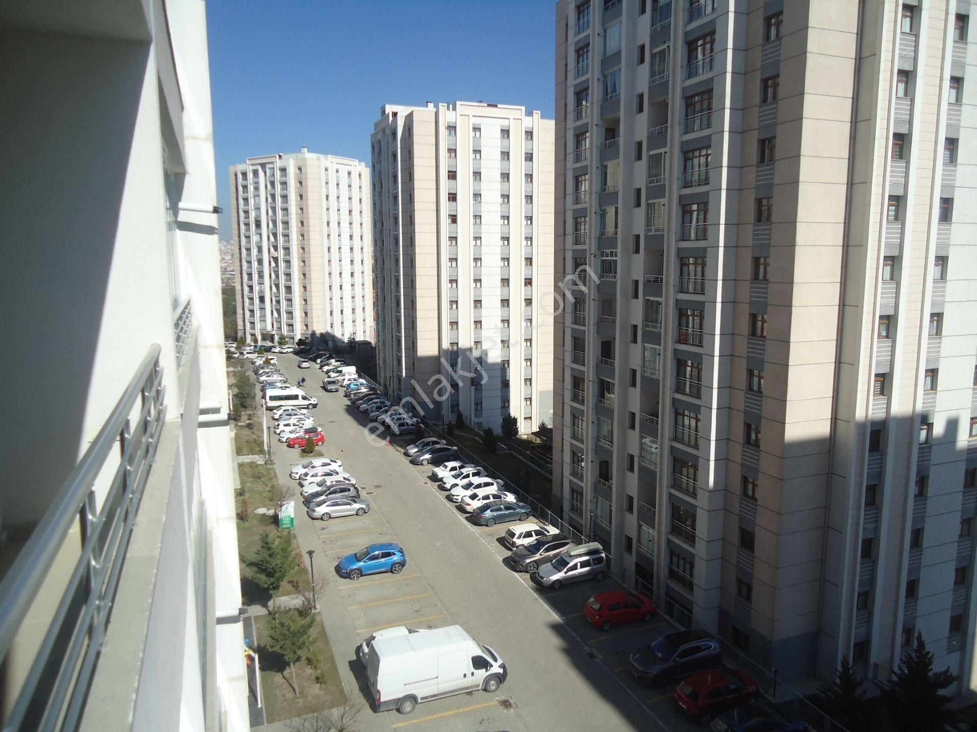 Krc'den Merkezi Konumda Manzaralı Kiralık 4+1 Daire - Görsel 24
