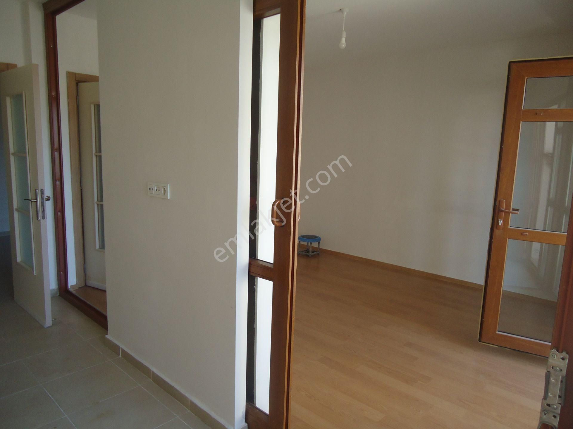 Krc'den Merkezi Konumda Manzaralı Kiralık 4+1 Daire - Görsel 7