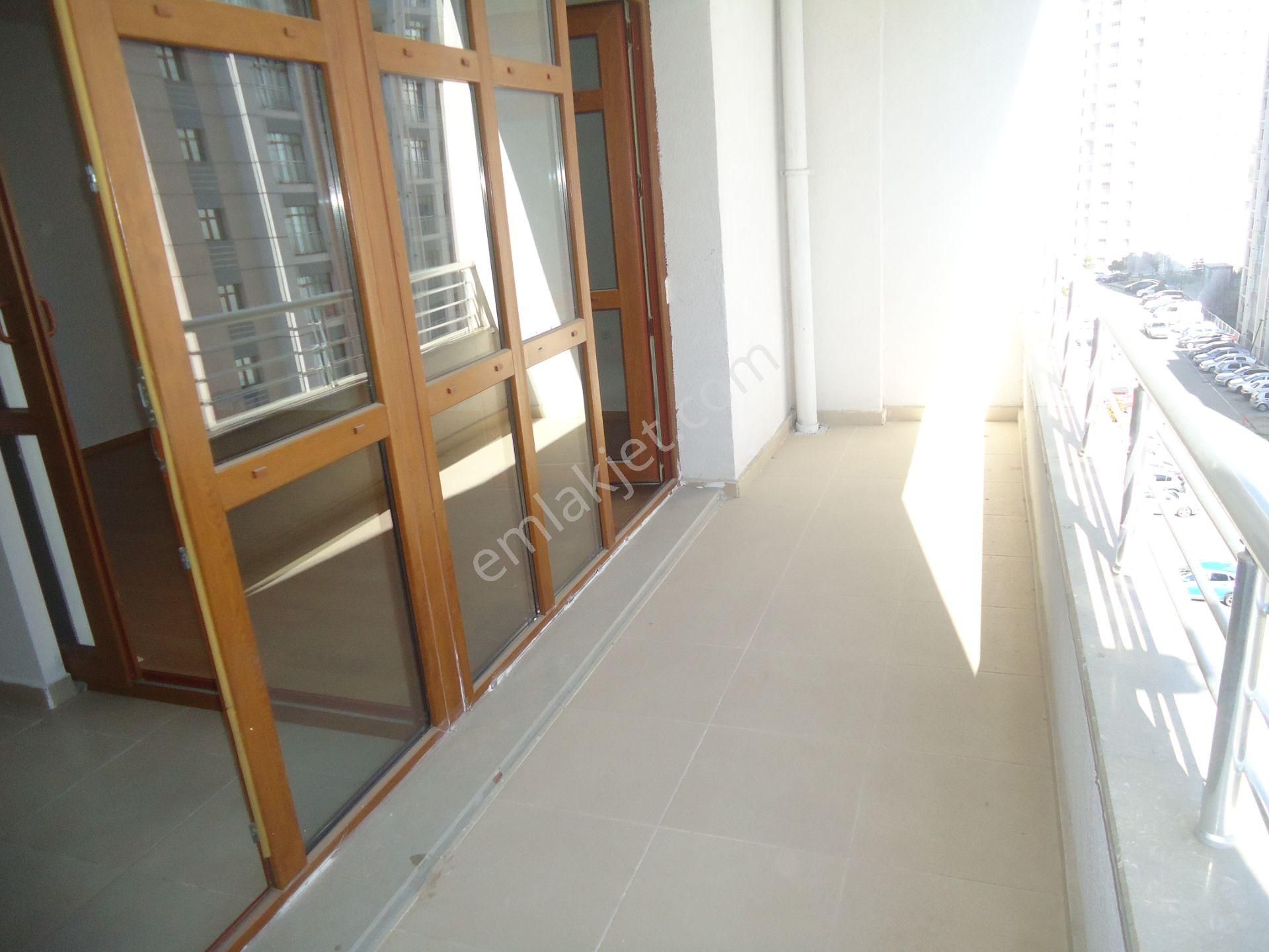 Krc'den Merkezi Konumda Manzaralı Kiralık 4+1 Daire - Görsel 9